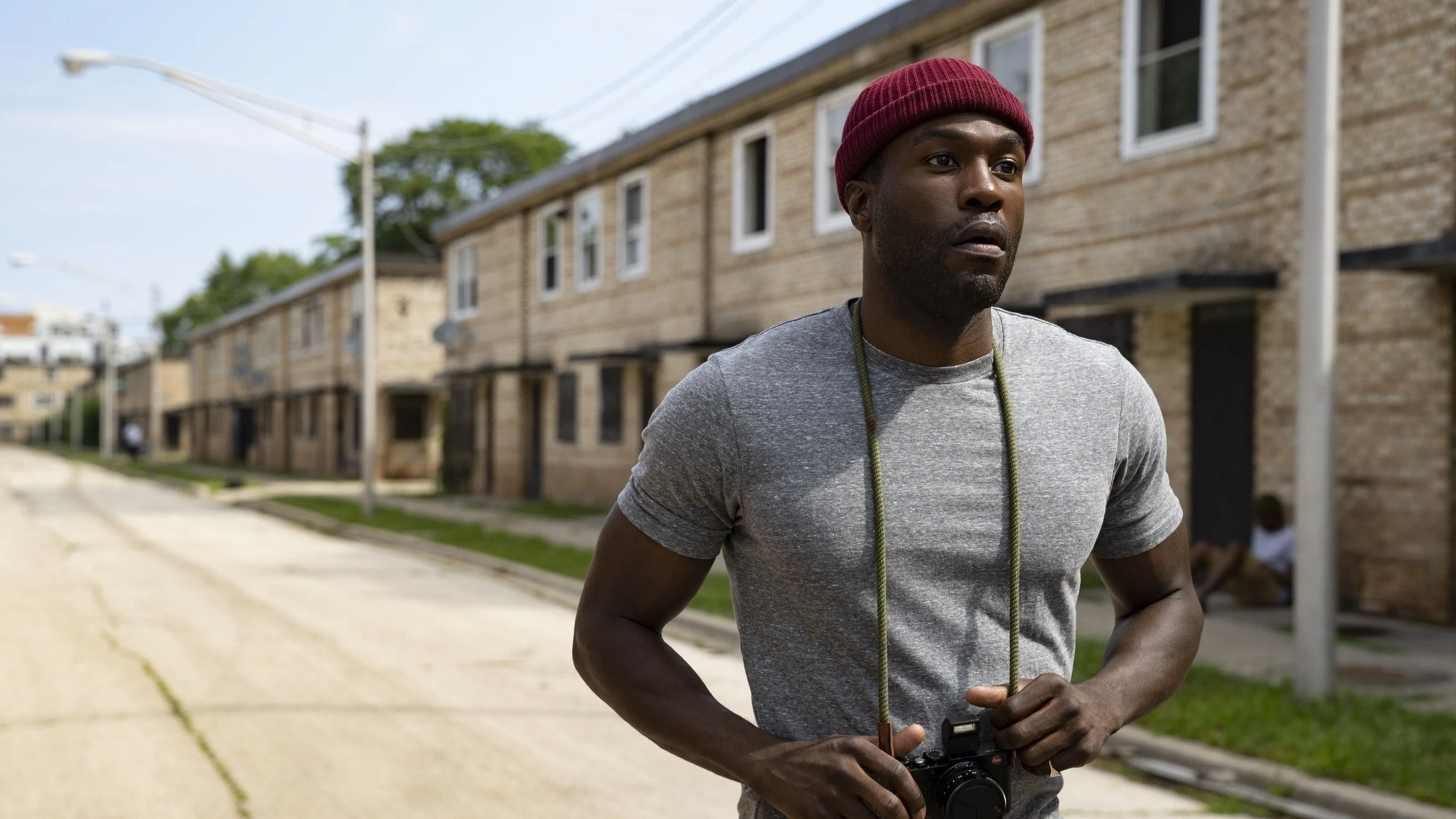 Netflix kondigt nieuwe keiharde actieserie aan met Emmy-winnaar Yahya Abdul-Mateen II