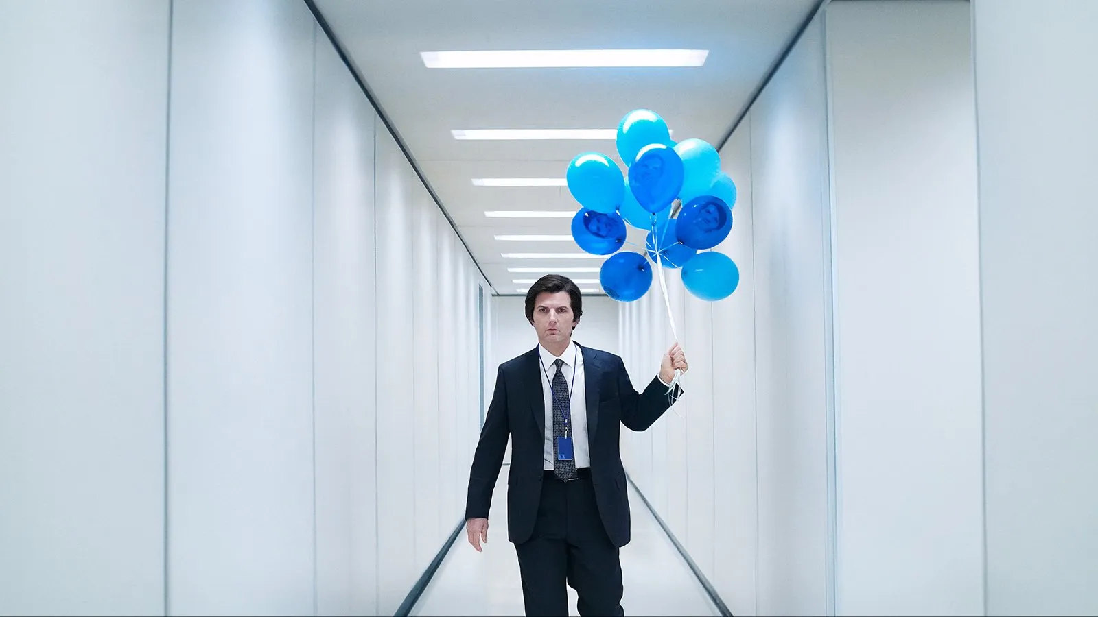 Apple TV+ deelt eerste trailer van nieuw seizoen hitserie 'Severance' met Adam Scott
