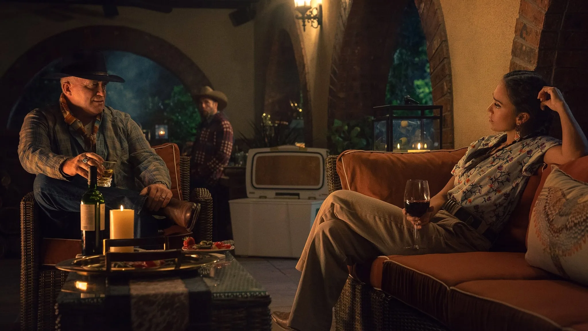 Recensie ‘Trigger Warning’: Jessica Alba schittert in stijlvolle maar doorsnee actiefilm