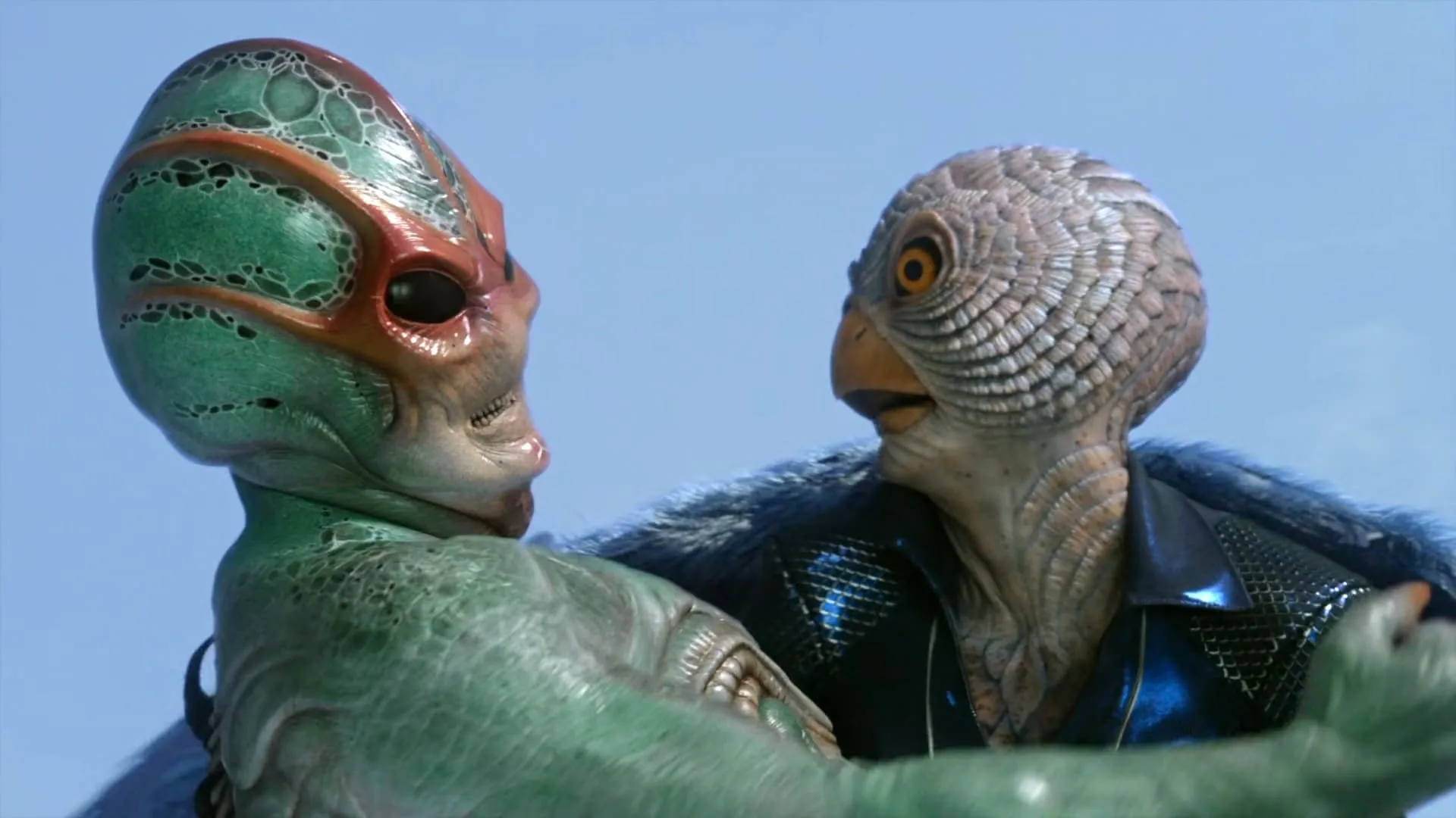 Absurde komedieserie 'Resident Alien' met Alan Tudyk vernieuwd voor een vierde seizoen