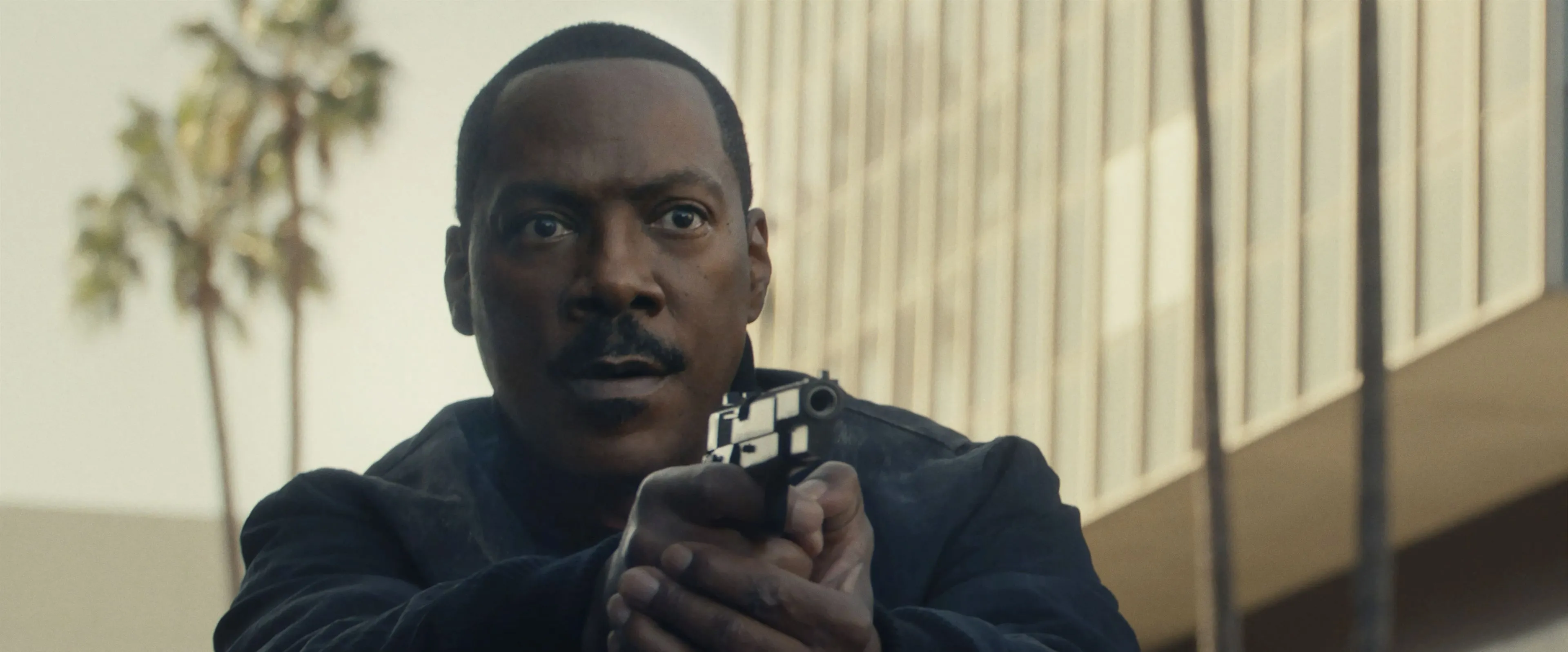 Eddie Murphy steelt een helicopter in hilarische nieuwe teaser van 'Beverly Hills Cops: Axel F'