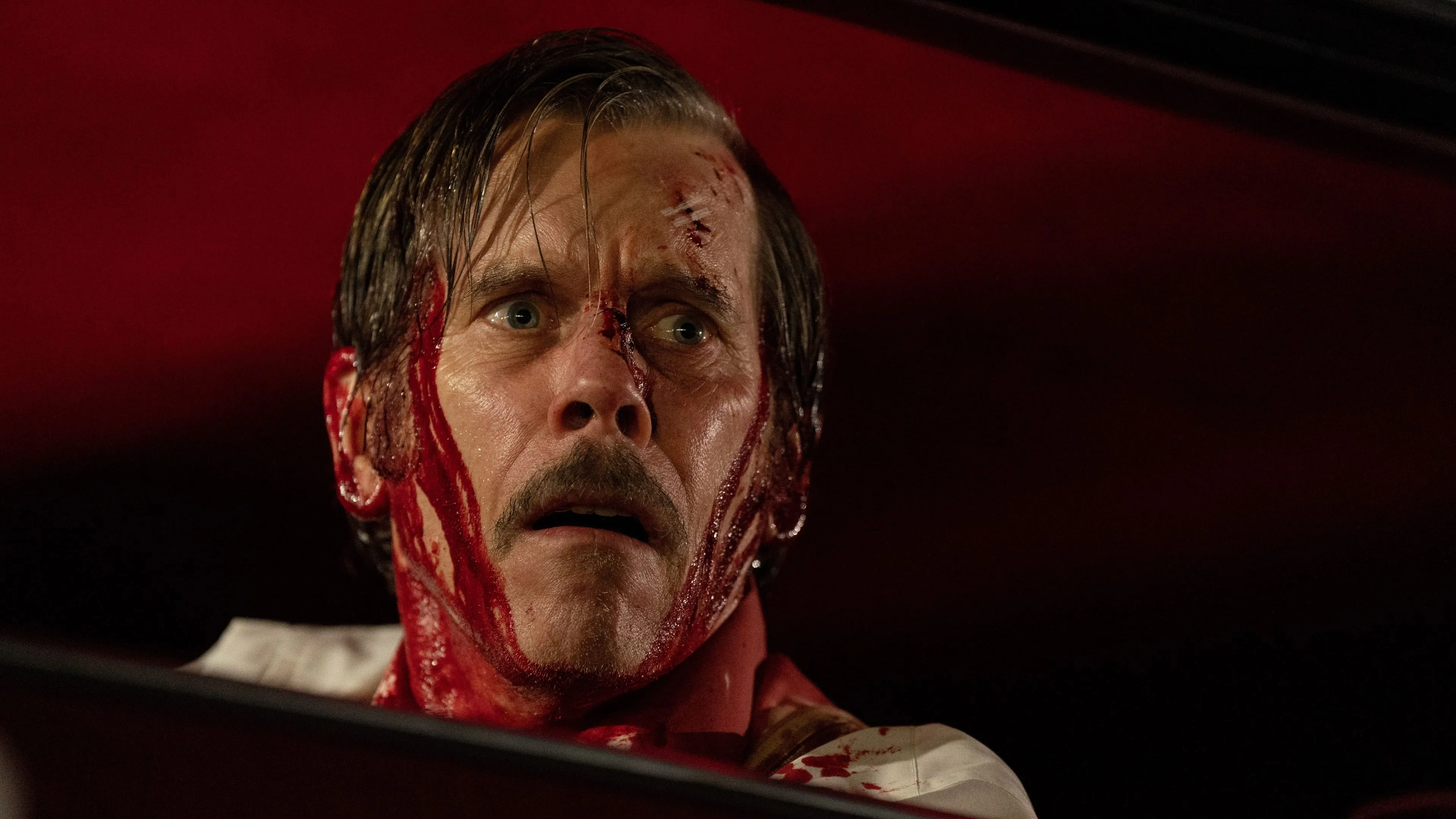 Nieuwe spannende A24-horrorfilm met Mia Goth en Kevin Bacon vanaf deze week te zien
