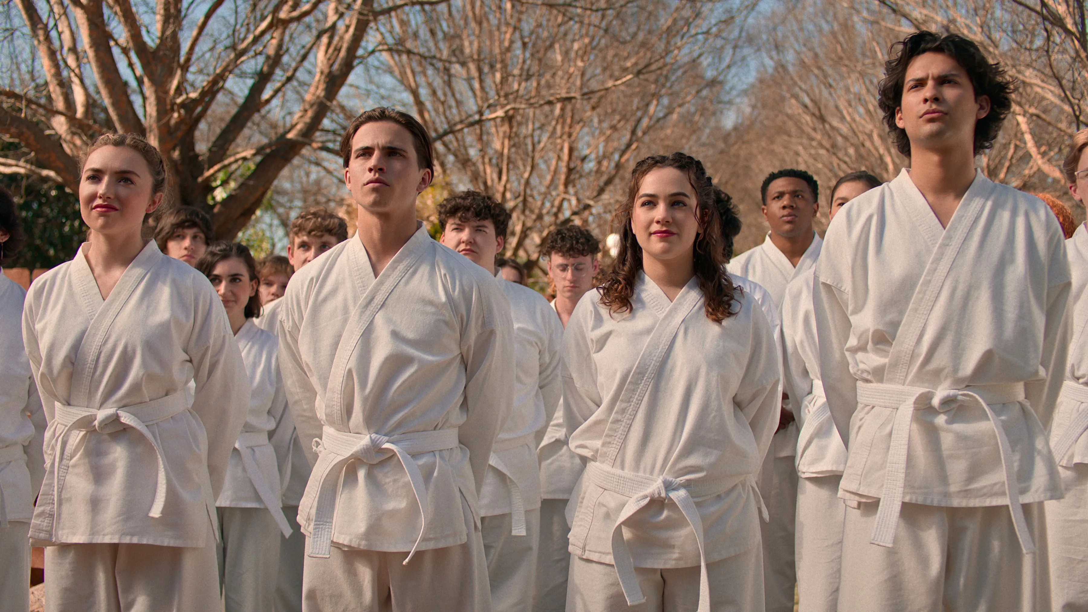 Netflix verrast en brengt nieuwe afleveringen van slotseizoen 'Cobra Kai' eerder uit