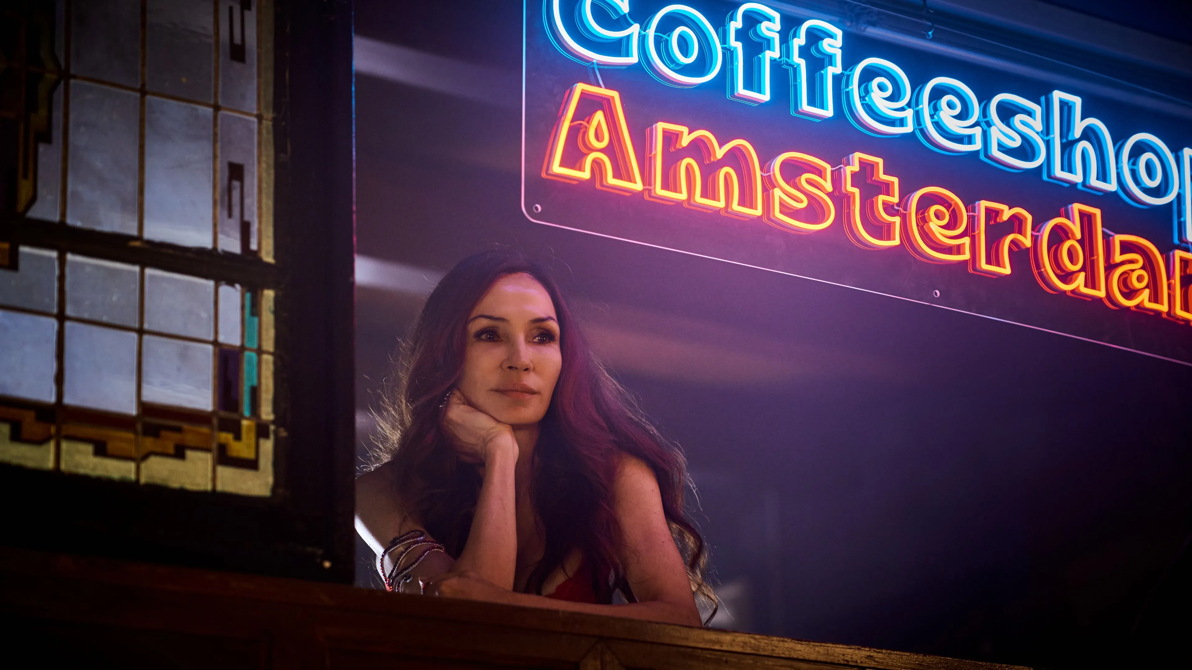 Nieuwe beelden onthuld van aankomende Nederlandse Netflix-thriller 'Amsterdam Empire'