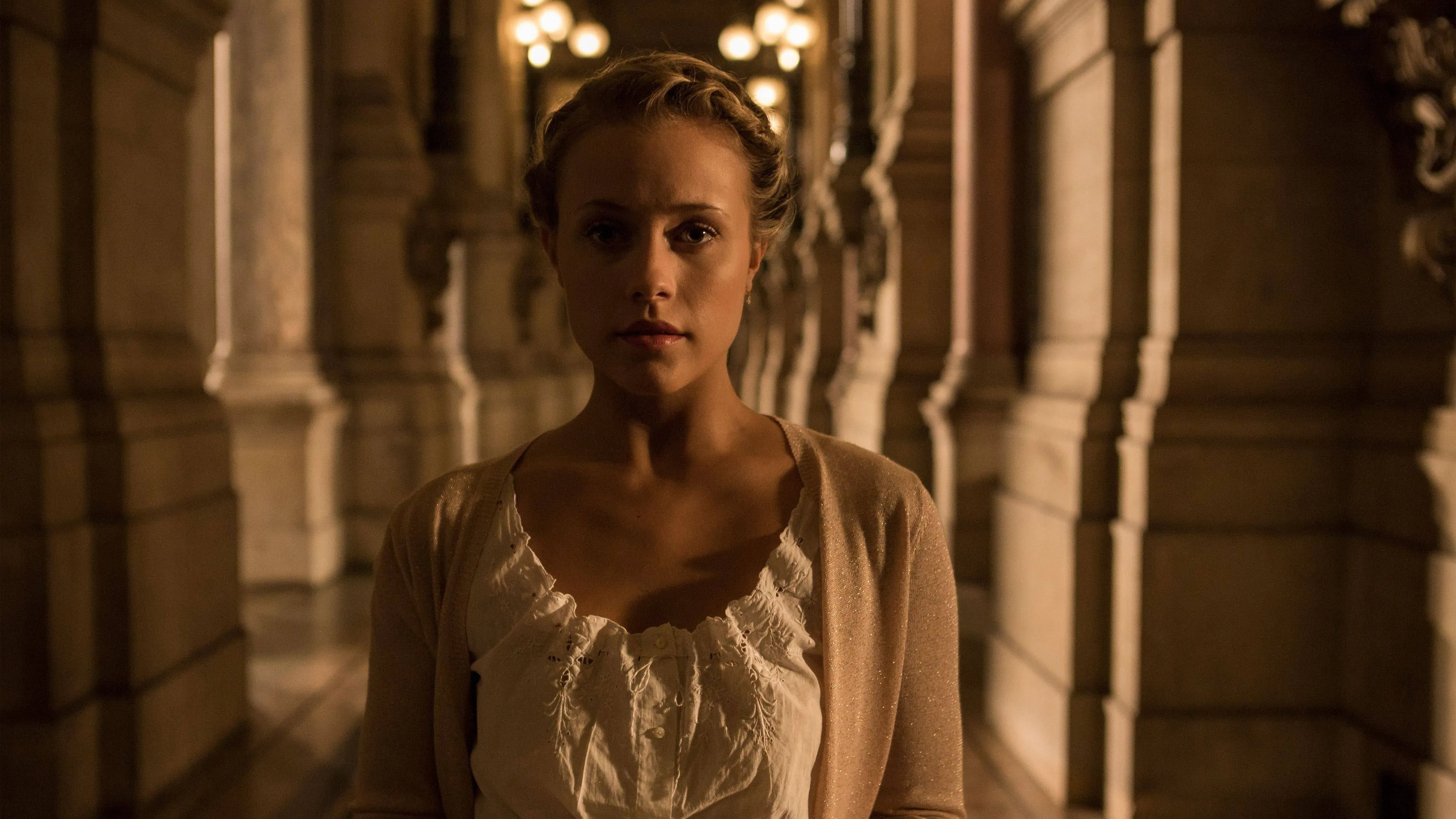 Netflix verrast en komt nog deze maand met de tijdreis-fantasyserie 'Find Me in Paris'