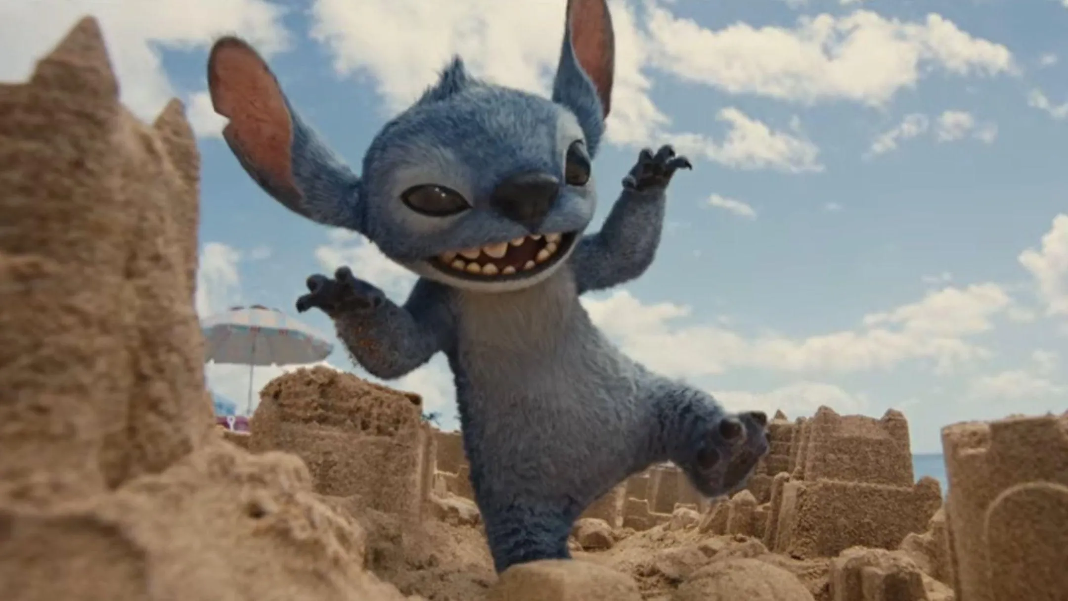 Stitch veroorzaakt chaos op het strand in de eerste teaser van 'Lilo & Stitch' live-actionfilm