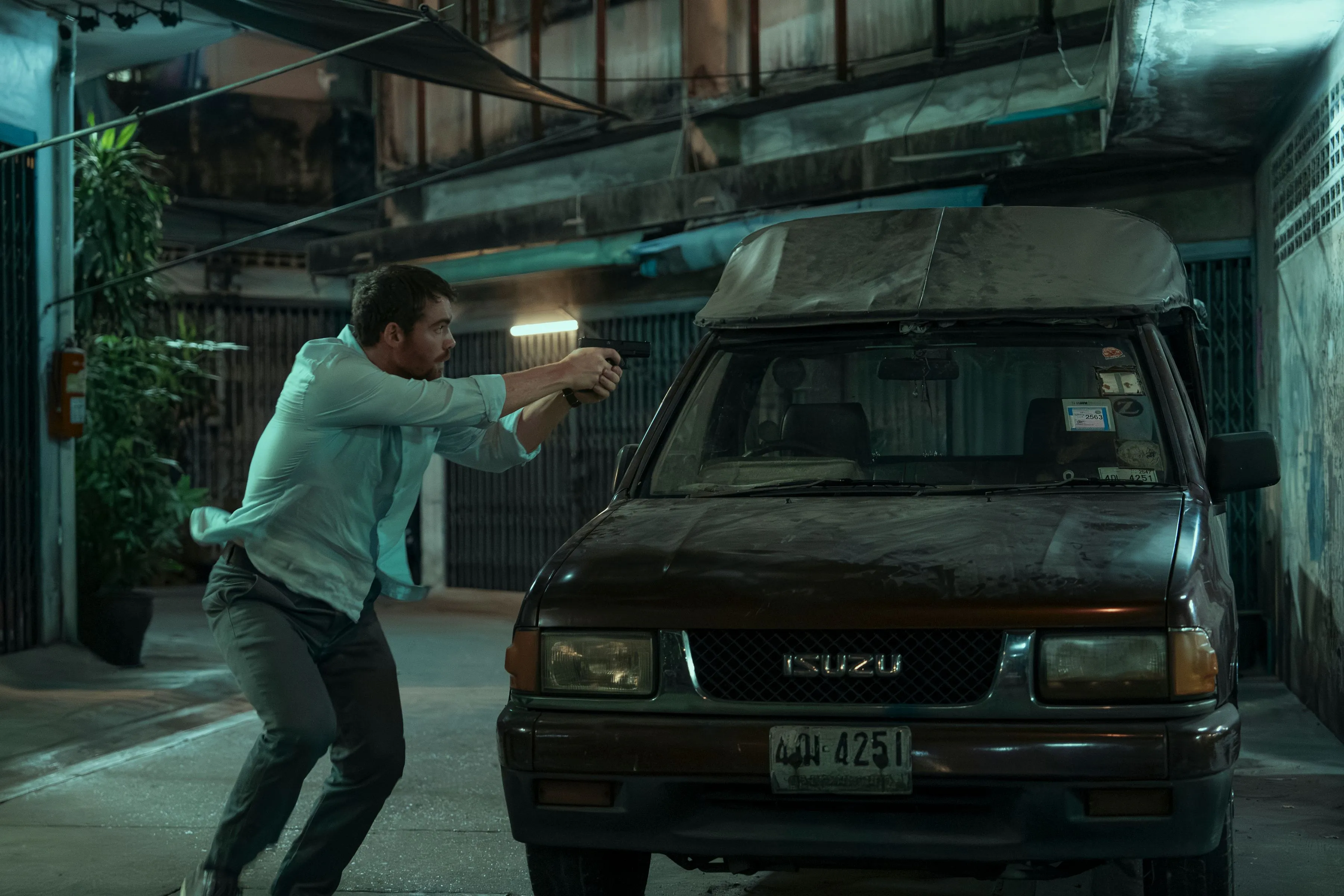 Netflix prikt datum voor tweede seizoen van 'The Night Agent': officiële teaser nu te zien