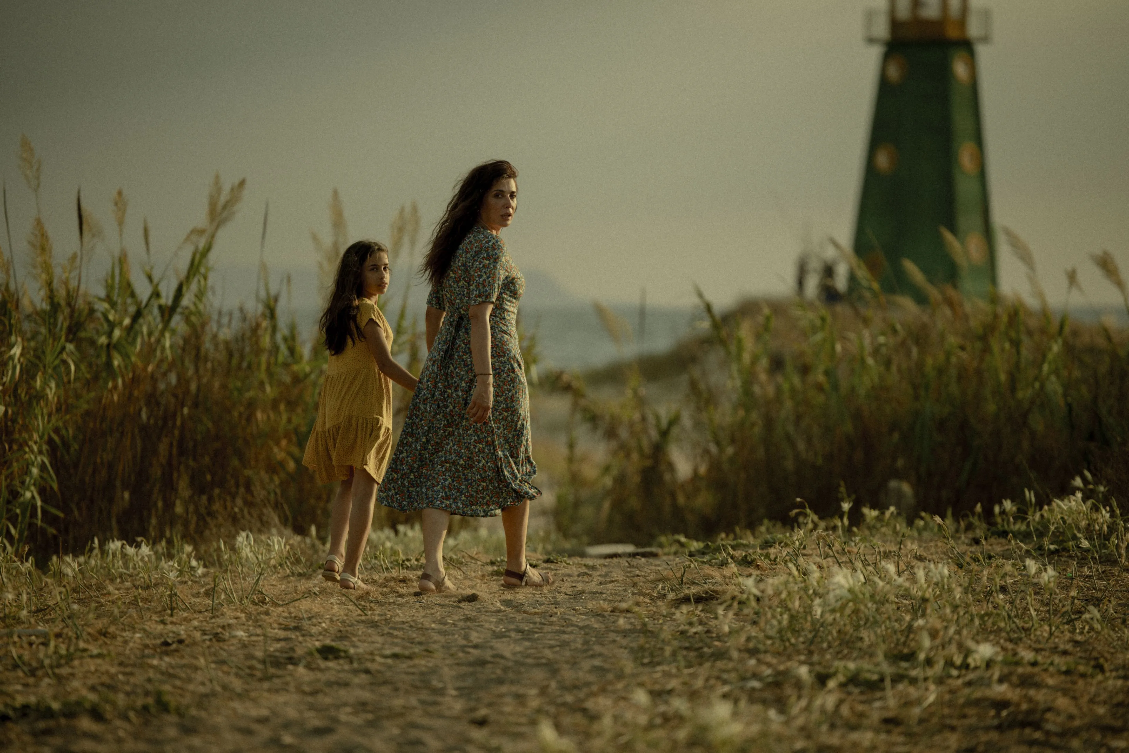 'The Sand Castle' trailer: Nieuwe Netflix-thriller over gezin vast op een onbewoond eiland