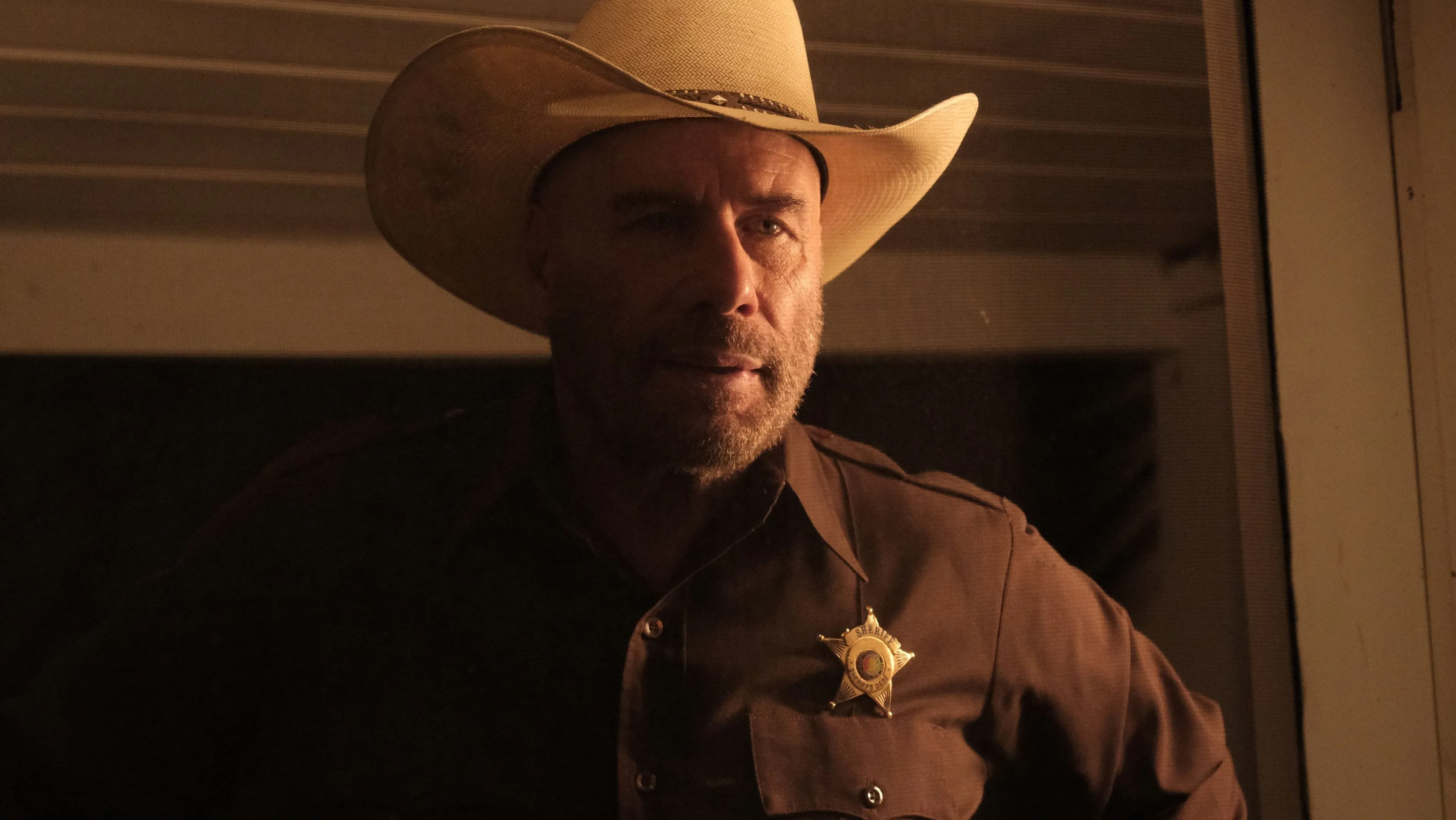 Spannende misdaadthriller met John Travolta als keiharde sheriff vanaf vandaag te streamen