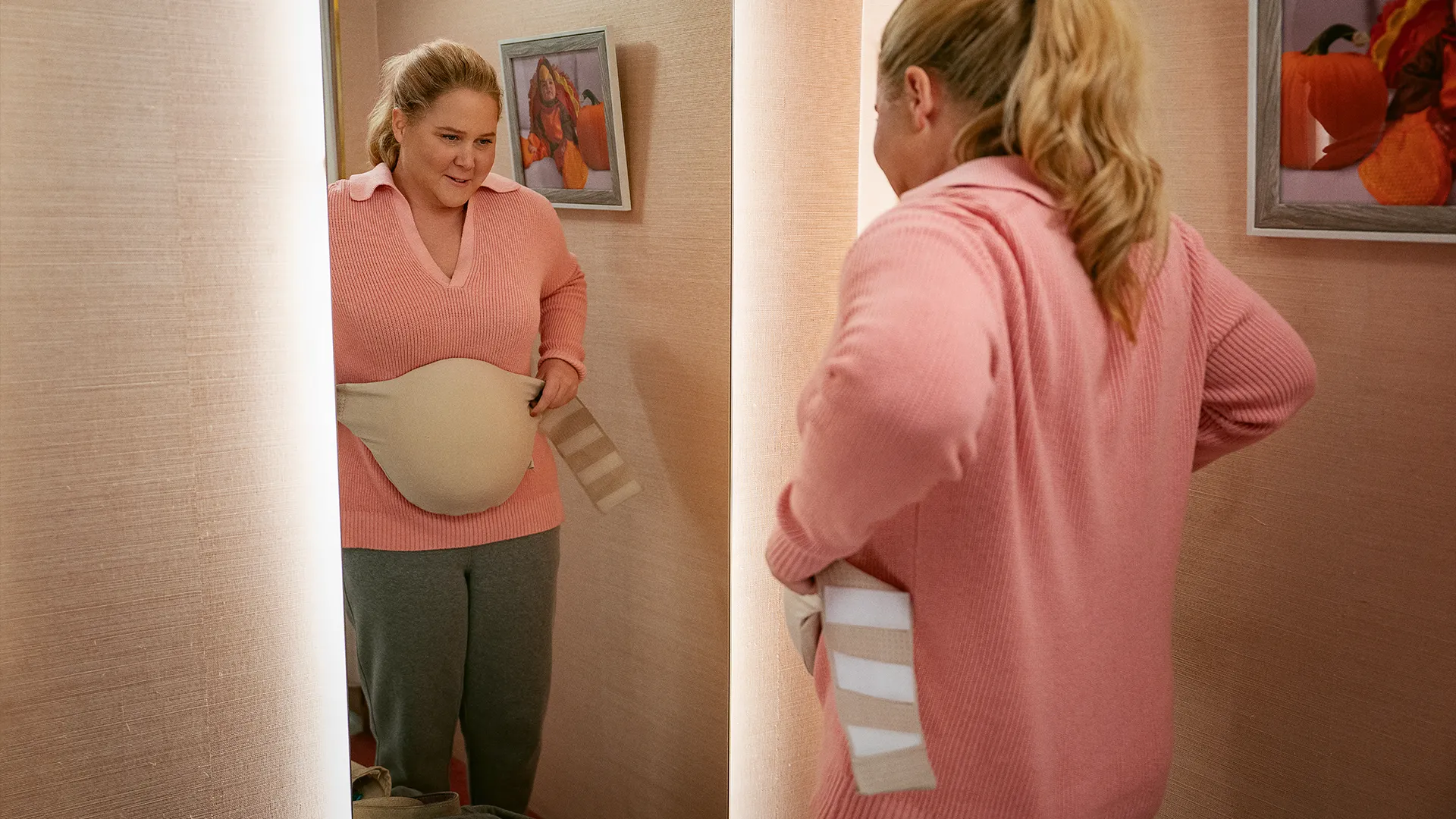 Amy Schumer doet alsof ze zwanger is in de gloednieuwe Netflix-film 'Kinda Pregnant'