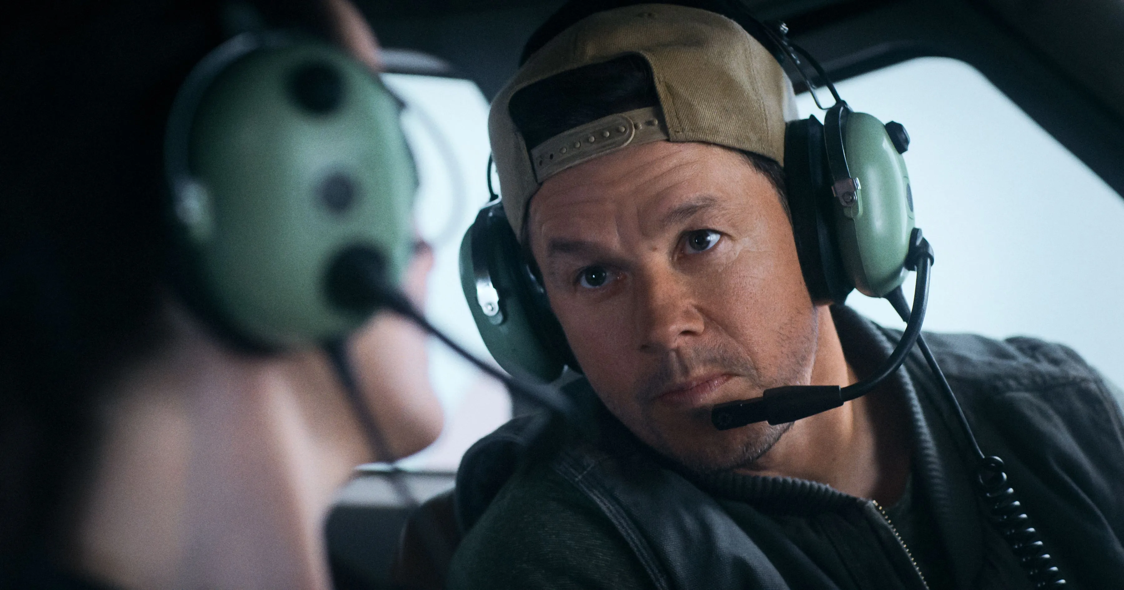 Win unieke merchandise en gratis bioscoopkaartjes voor de nieuwe thriller 'Flight Risk'