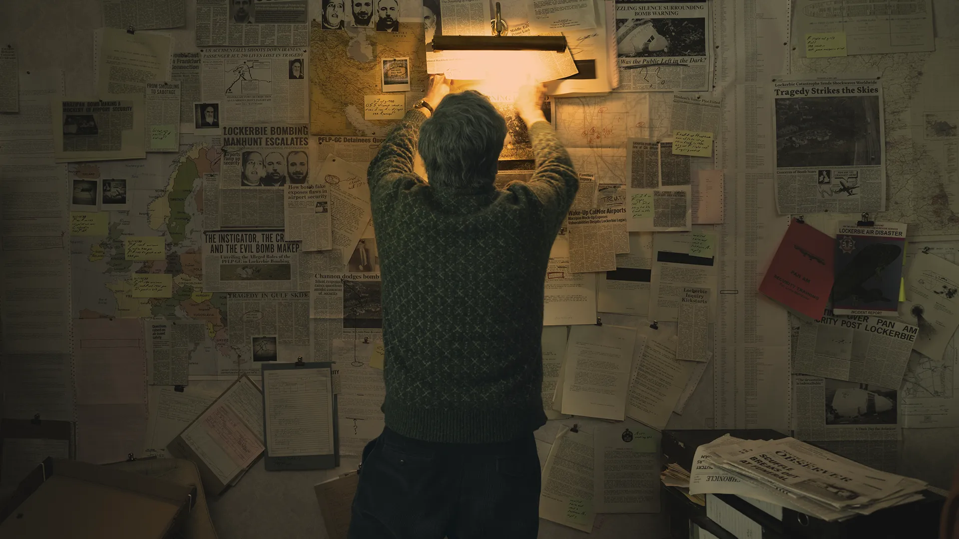 Officiële trailer onthuld van waargebeurde rampenserie 'A Search for Truth' met Colin Firth