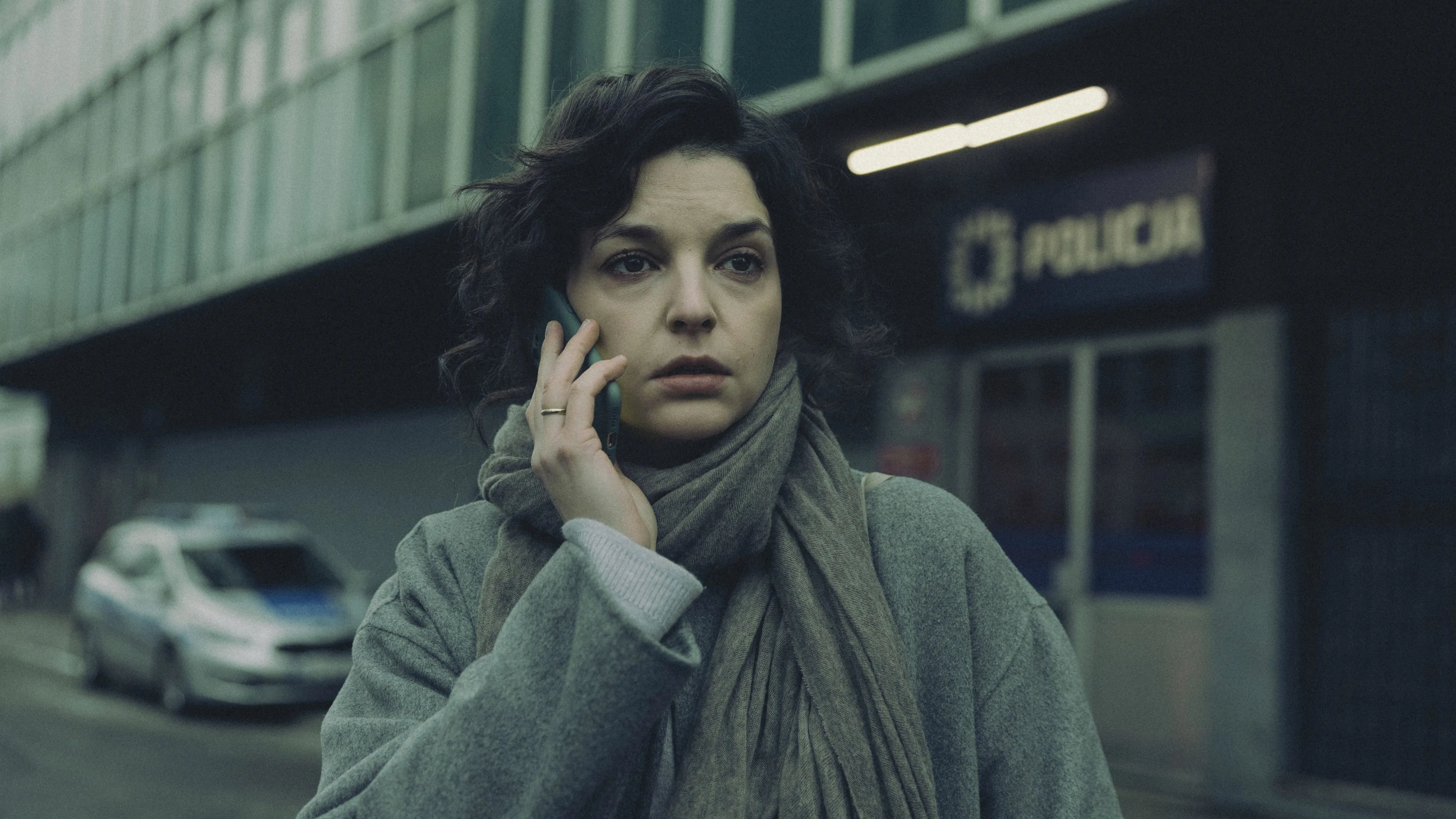 Grote verrassing: Netflix deelt officiële trailer van nieuwe Harlan Coben-serie 'Just One Look'