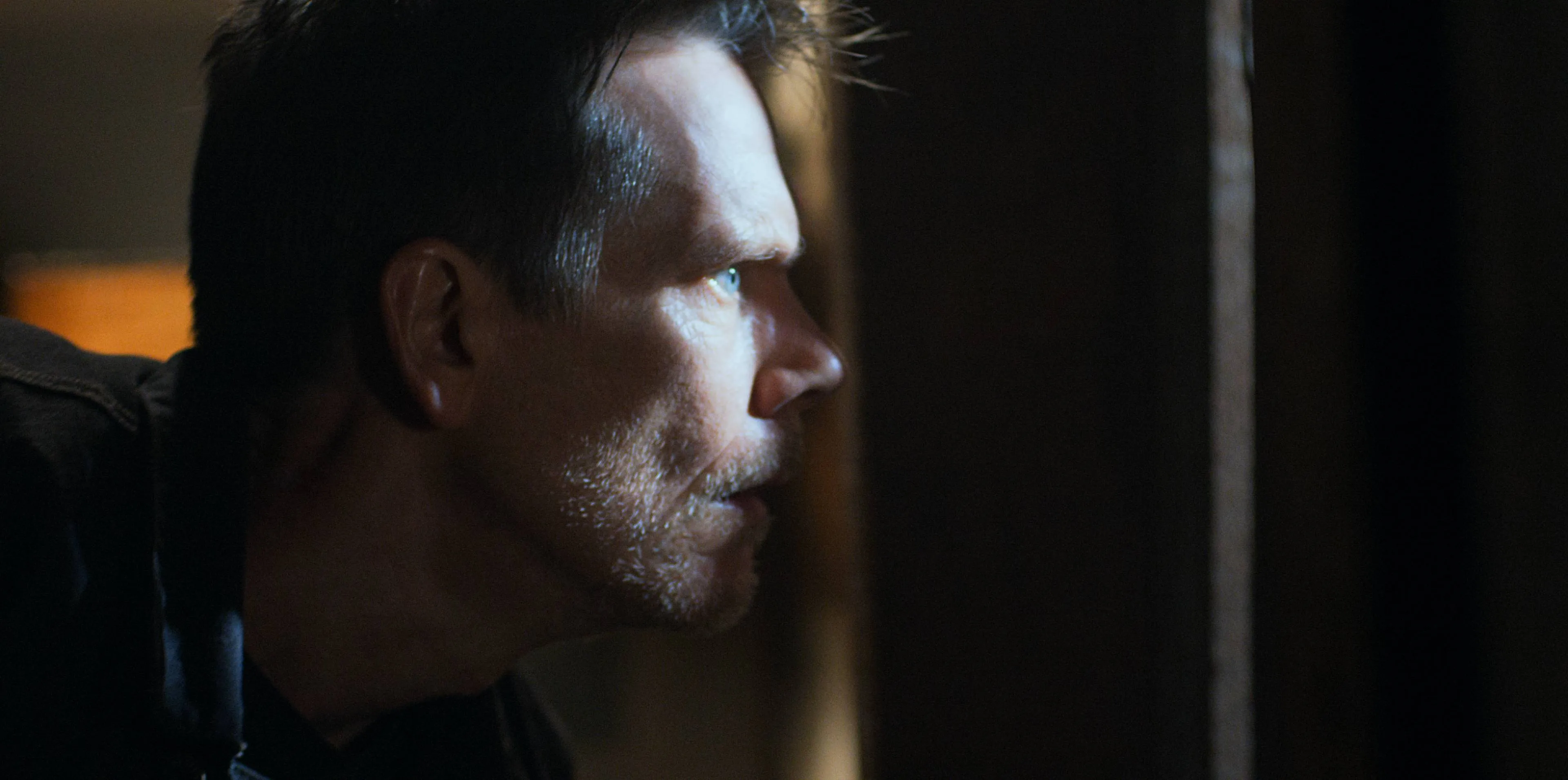 Lovende reacties voor nieuwe horrorserie met Kevin Bacon: “Hilarisch én bloederig!”