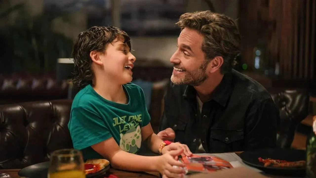 Nieuwe Netflix-film raakt gevoelige snaar bij kijkers: "Hartverwarmend vader-zoon avontuur!"