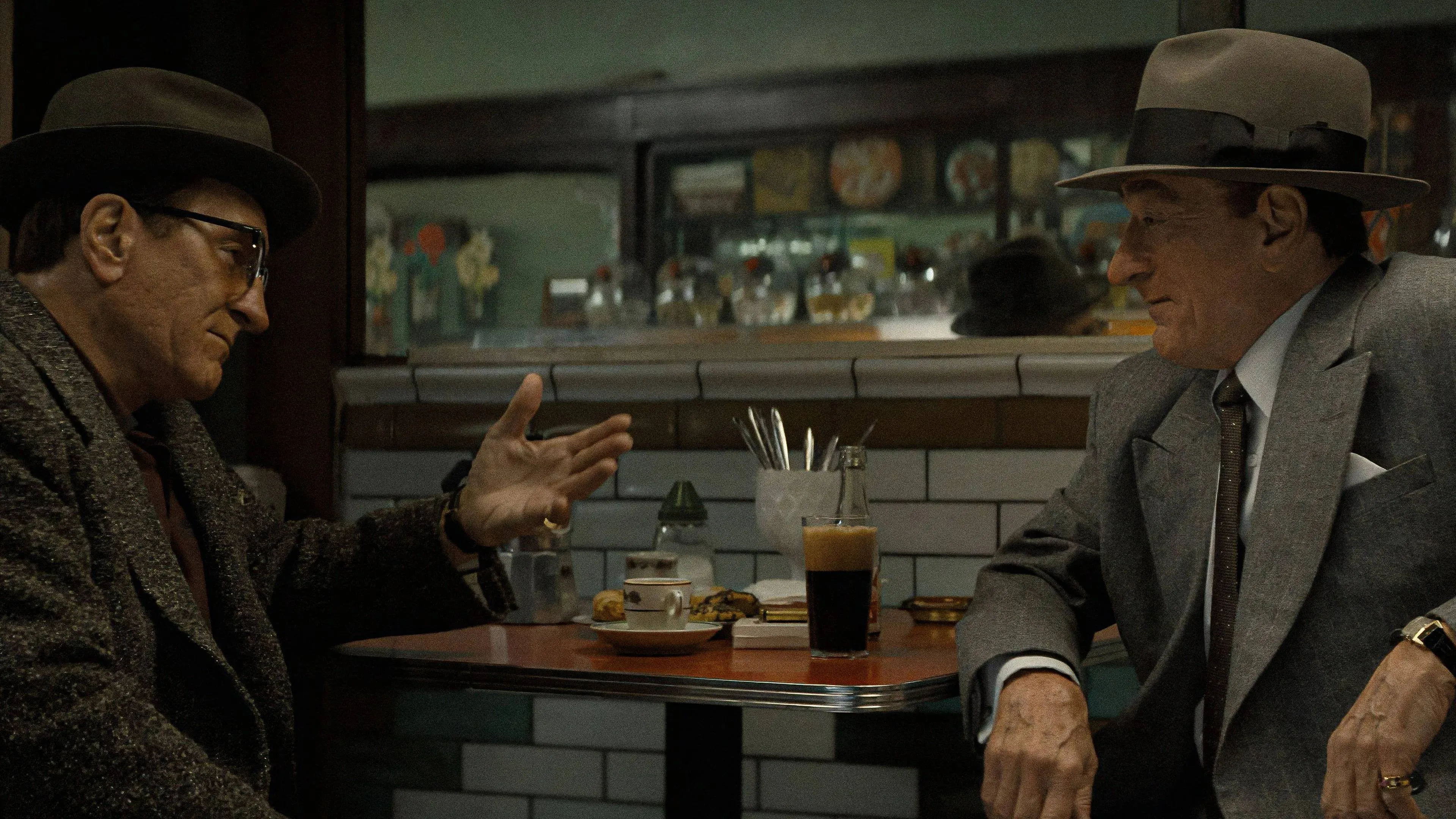 Nieuwe gangsterfilm met Robert De Niro in een dubbelrol vanaf vandaag thuis te zien