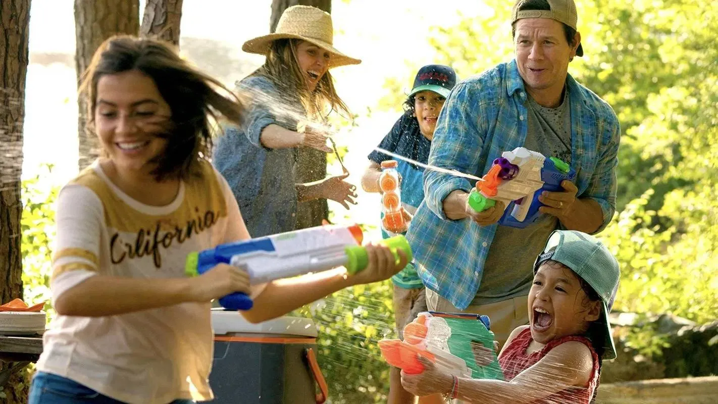 Hartverwarmend feelgooddrama met Mark Wahlberg en Rose Byrne nu te zien op Netflix