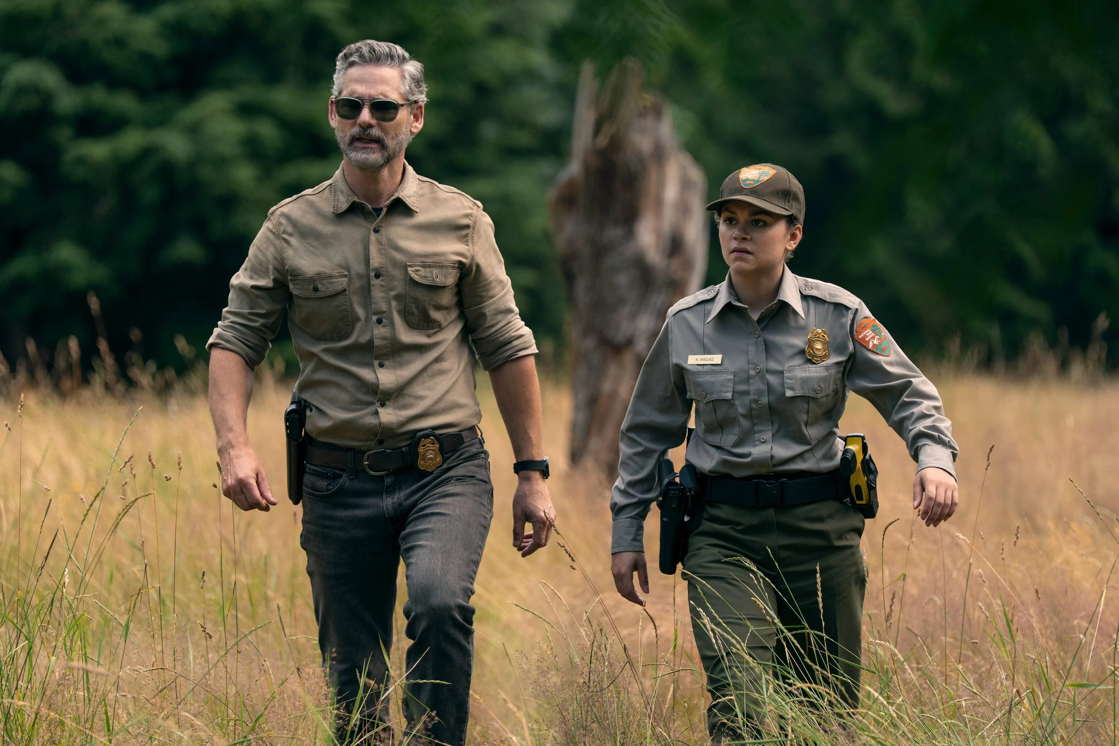 Misdaad en mysterie in de wildernis: nieuwe thrillerserie met Eric Bana nu te zien op Netflix