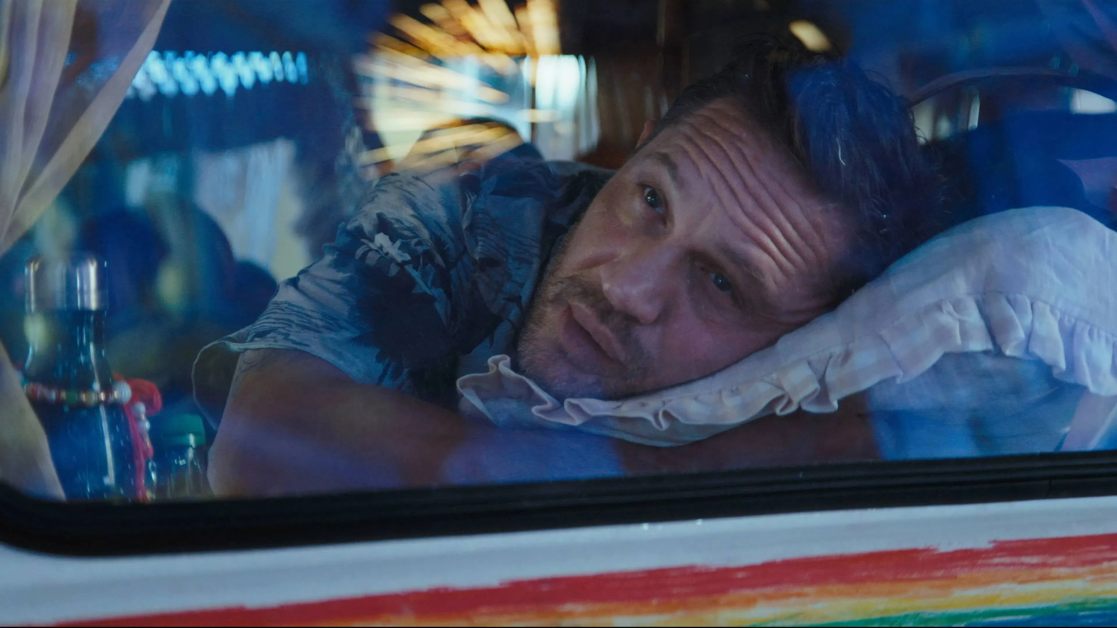 Na 'Havoc' scoort Tom Hardy wéér een dikke streaming-hit op Netflix: "érg goed!"