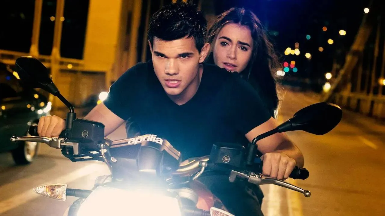 Actiethriller met Taylor Lautner en Lily Collins vanaf vandaag te zien op Prime Video