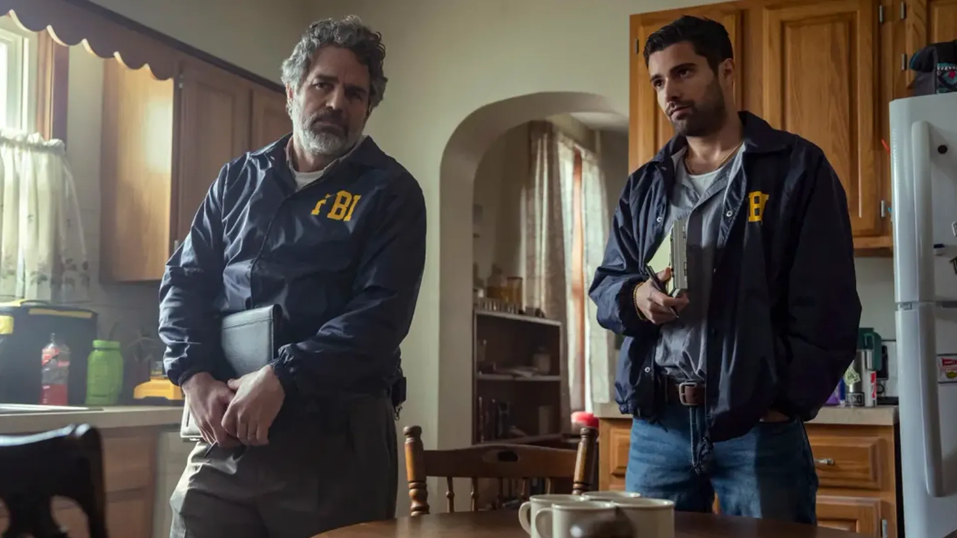 'Task' trailer: Mark Ruffalo jaagt op gewelddadige inbrekers in nieuwe HBO-serie