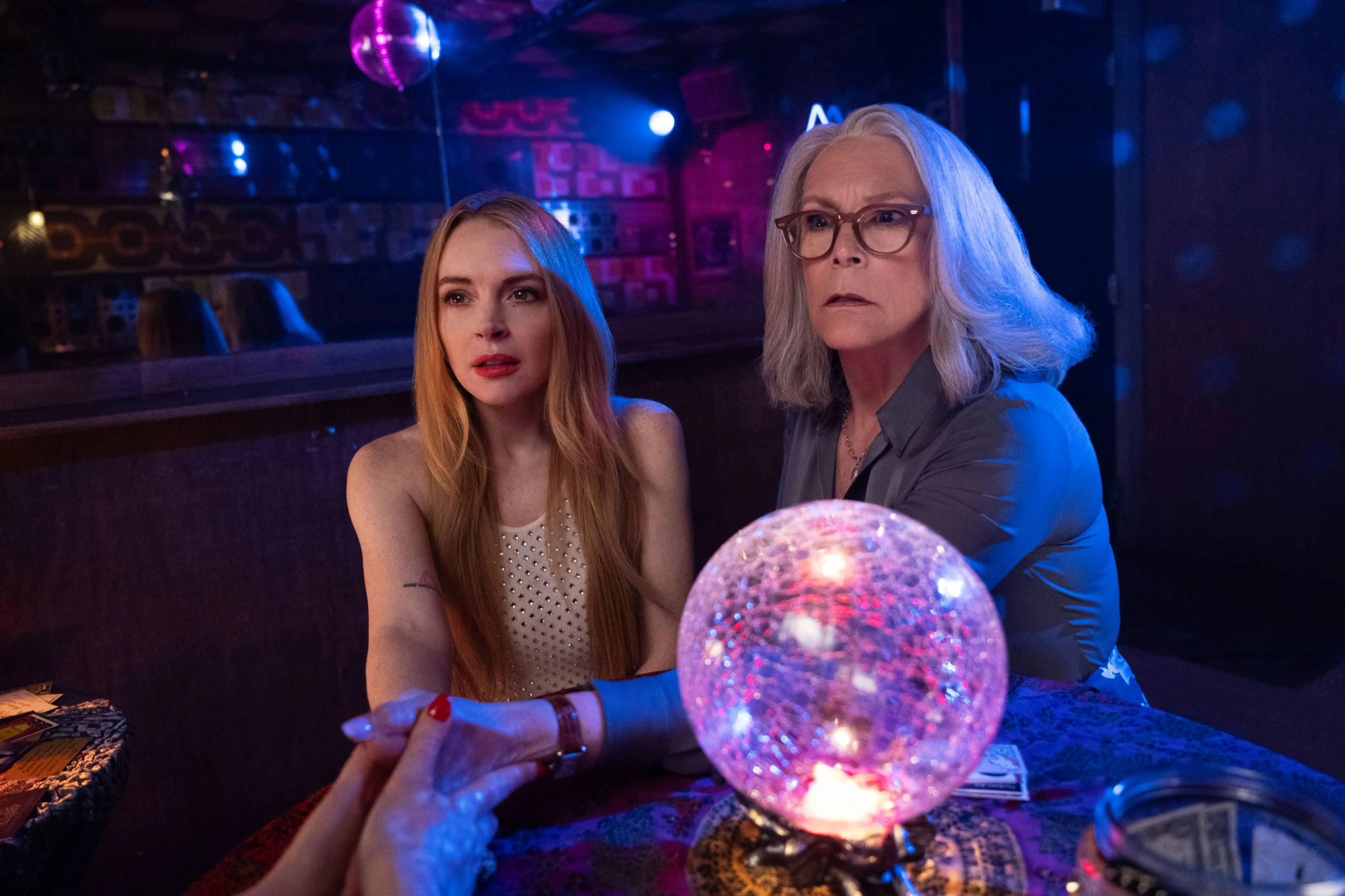 Lindsay Lohan en Jamie Lee Curtis wisselen wéér van lichaam in vervolg op 'Freaky Friday'