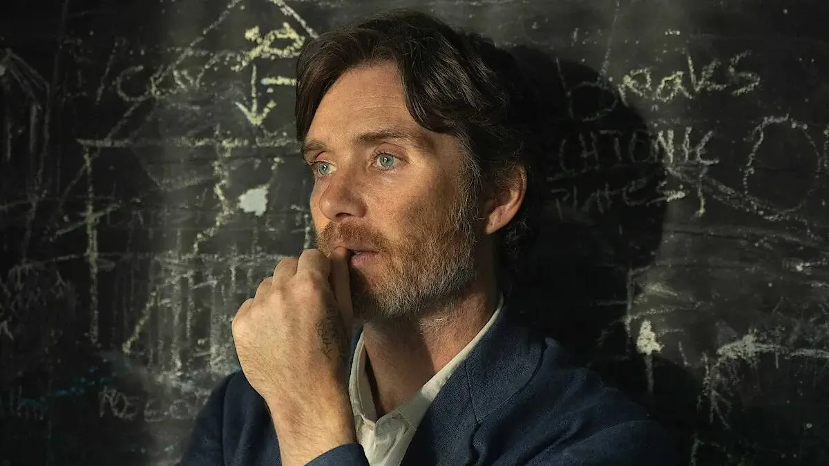 Cillian Murphy poseert als schooldirecteur in eerste blik op nieuwe Netflix-film 'Steve'