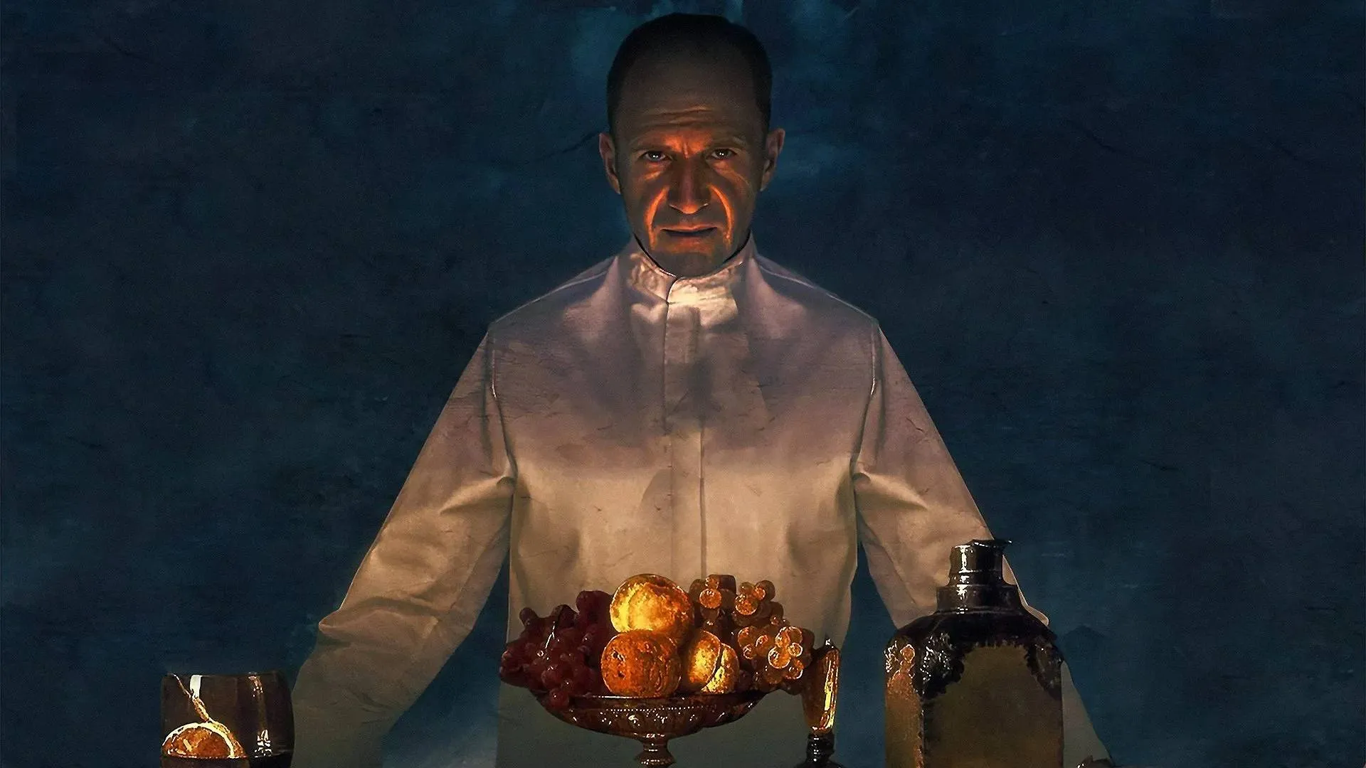 Ralph Fiennes kookt met wraaklust: deze satirische horrorfilm is momenteel een hit op HBO Max