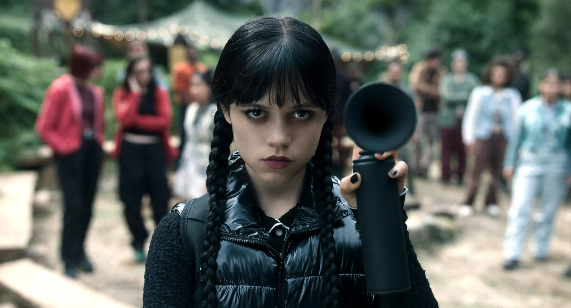 Netflix onthult officiële trailer en nieuwe beelden van 'Wednesday' seizoen 2