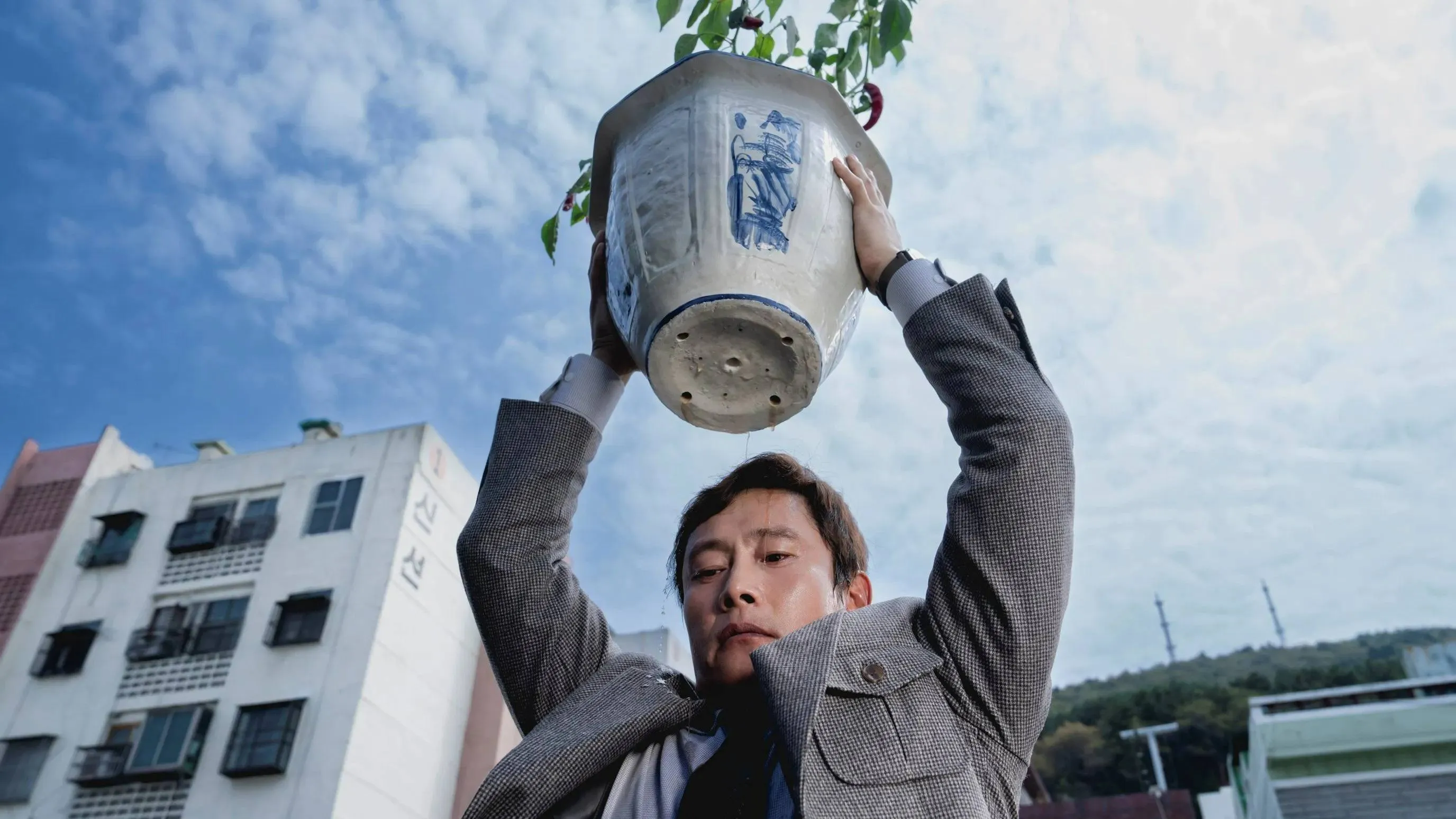 'Squid Game'-ster Lee Byung-hun gaat door een hel in nieuwe film van 'Oldboy'-maker