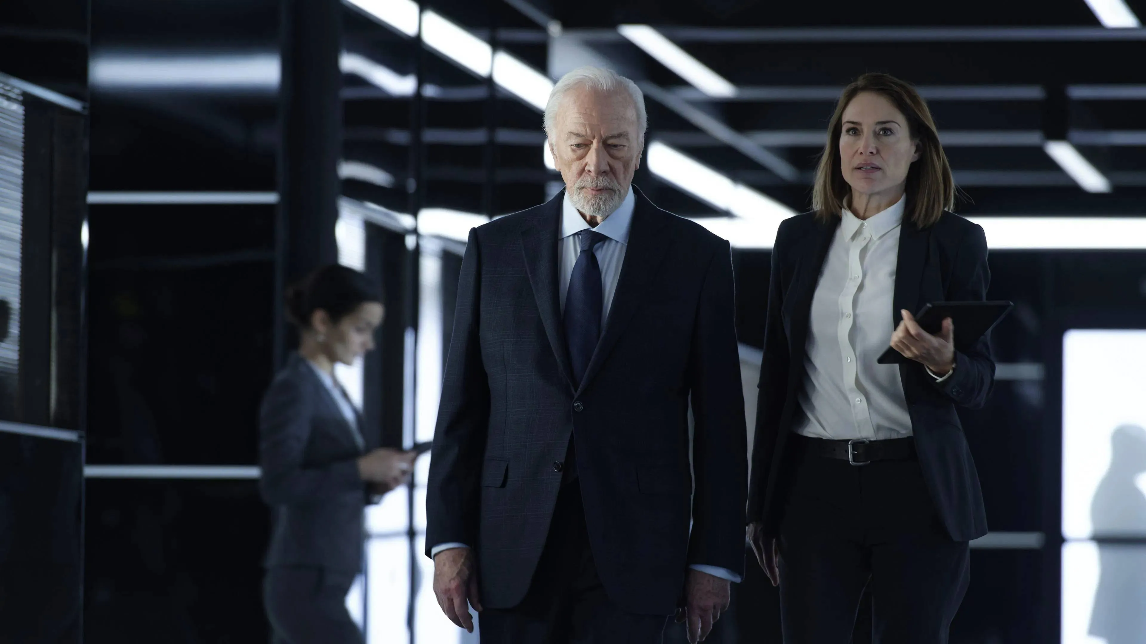 Nieuw seizoen van mysterieuze thrillerserie met Christopher Plummer nu te zien op Netflix
