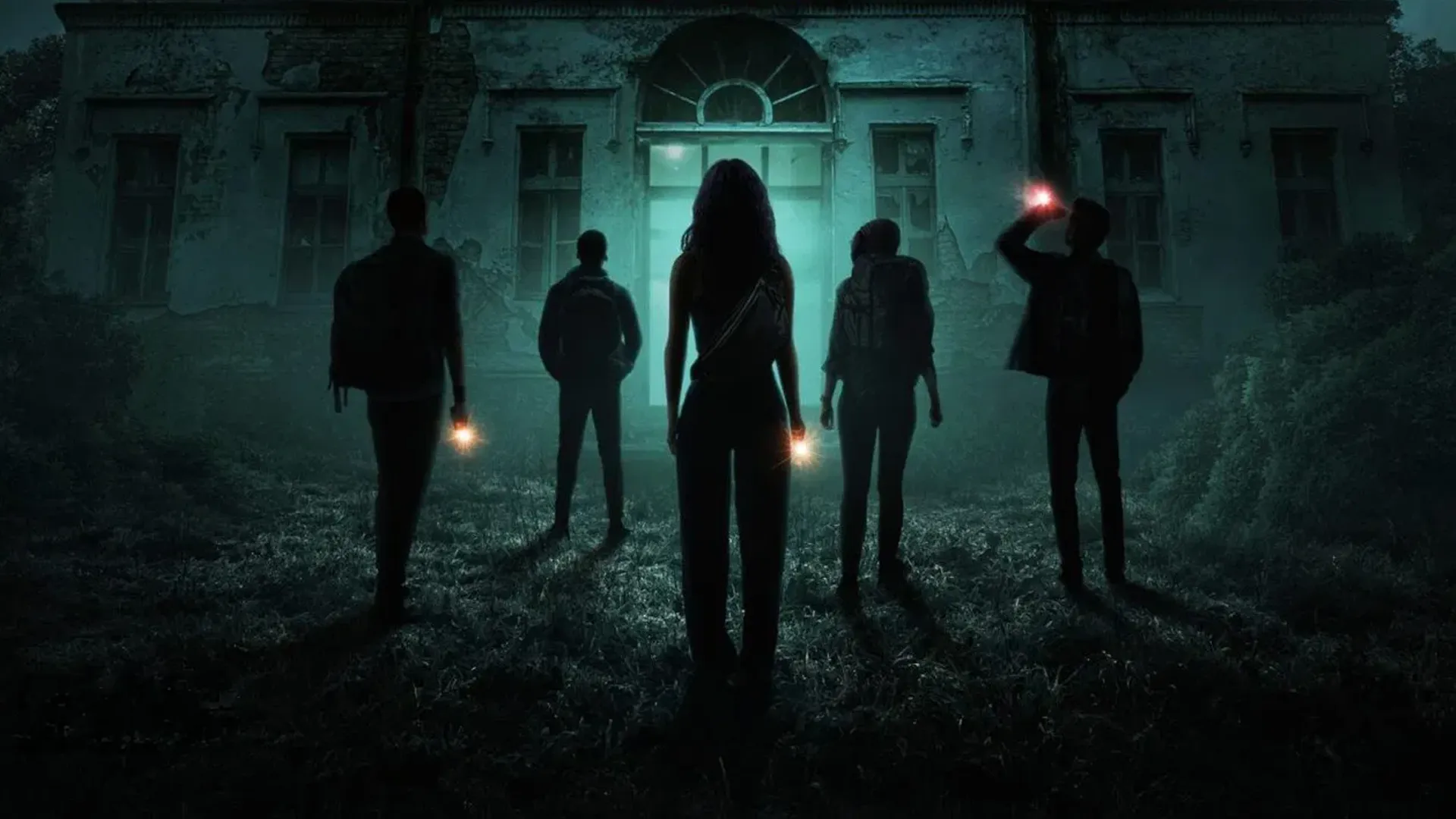 Urban explorers stuiten op één grote bak ellende in de officiële trailer van 'Do Not Enter'