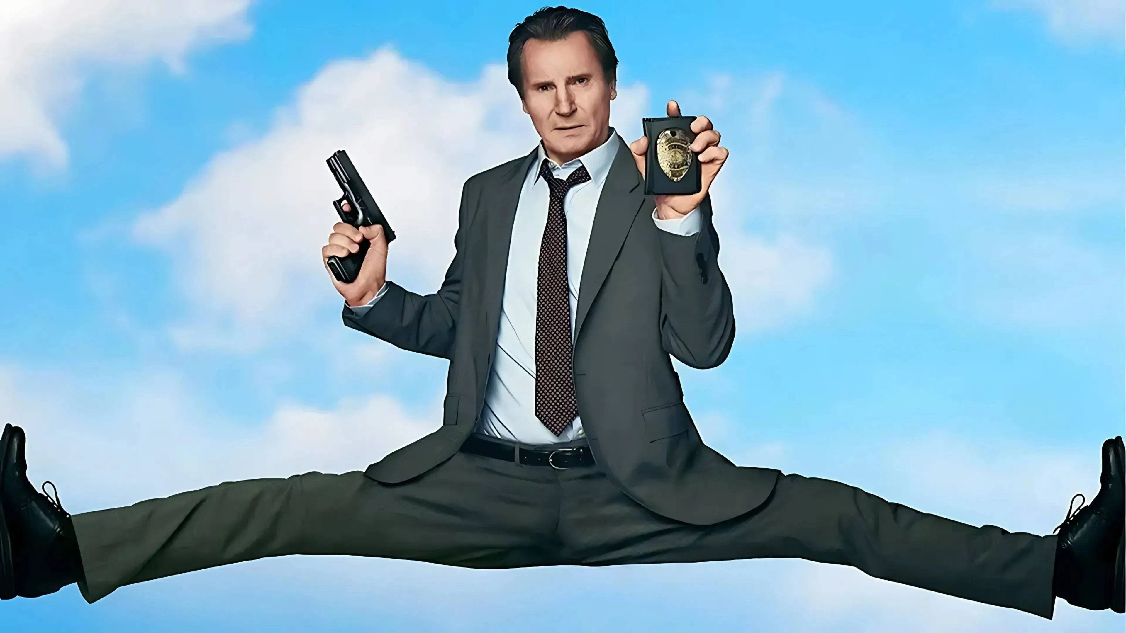 Recensie: 'The Naked Gun' – Gortdroge humor met Liam Neeson in topvorm als komische actieheld