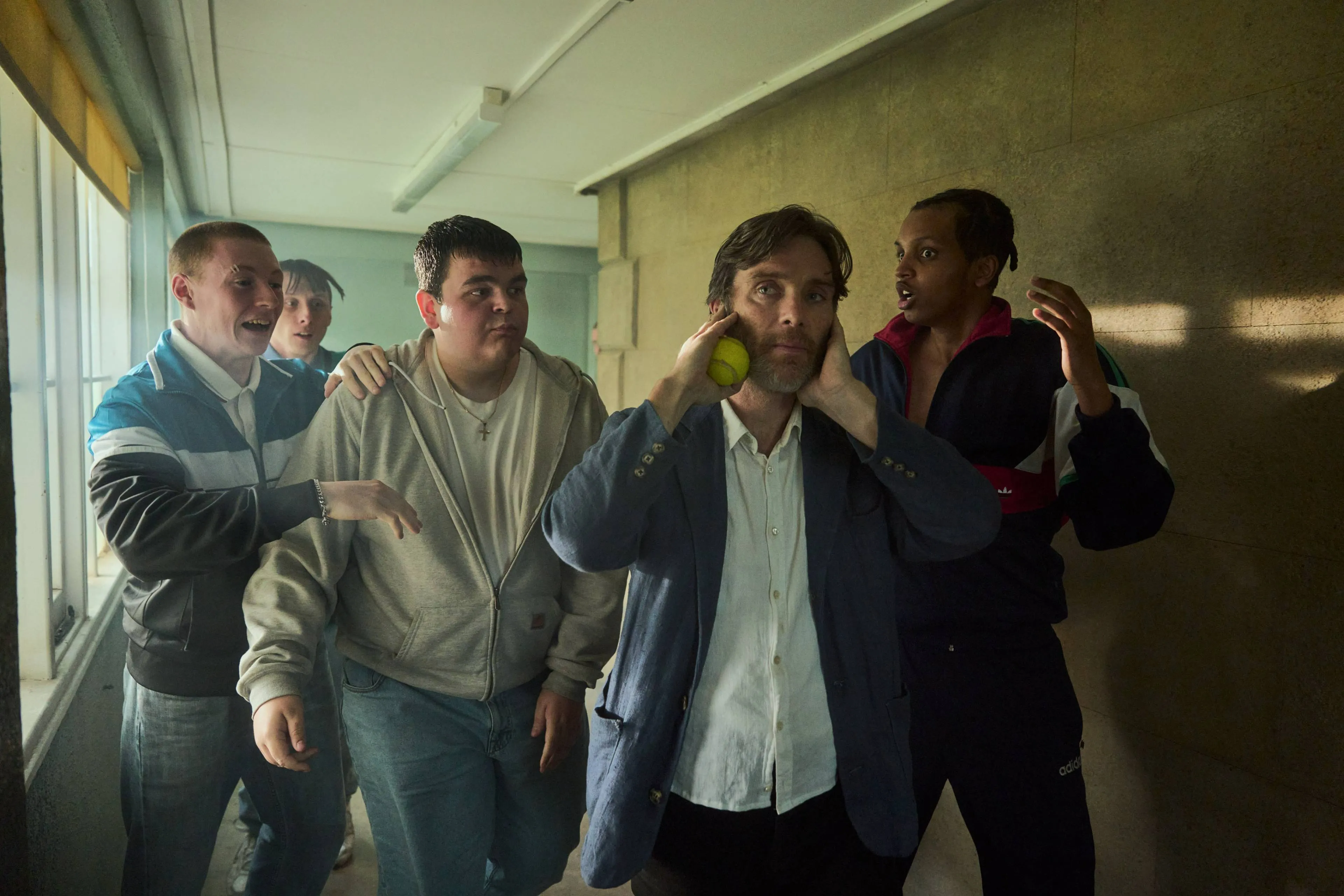 Cillian Murphy is een schooldirecteur in de officiële trailer van nieuwe Netflix-film 'Steve'