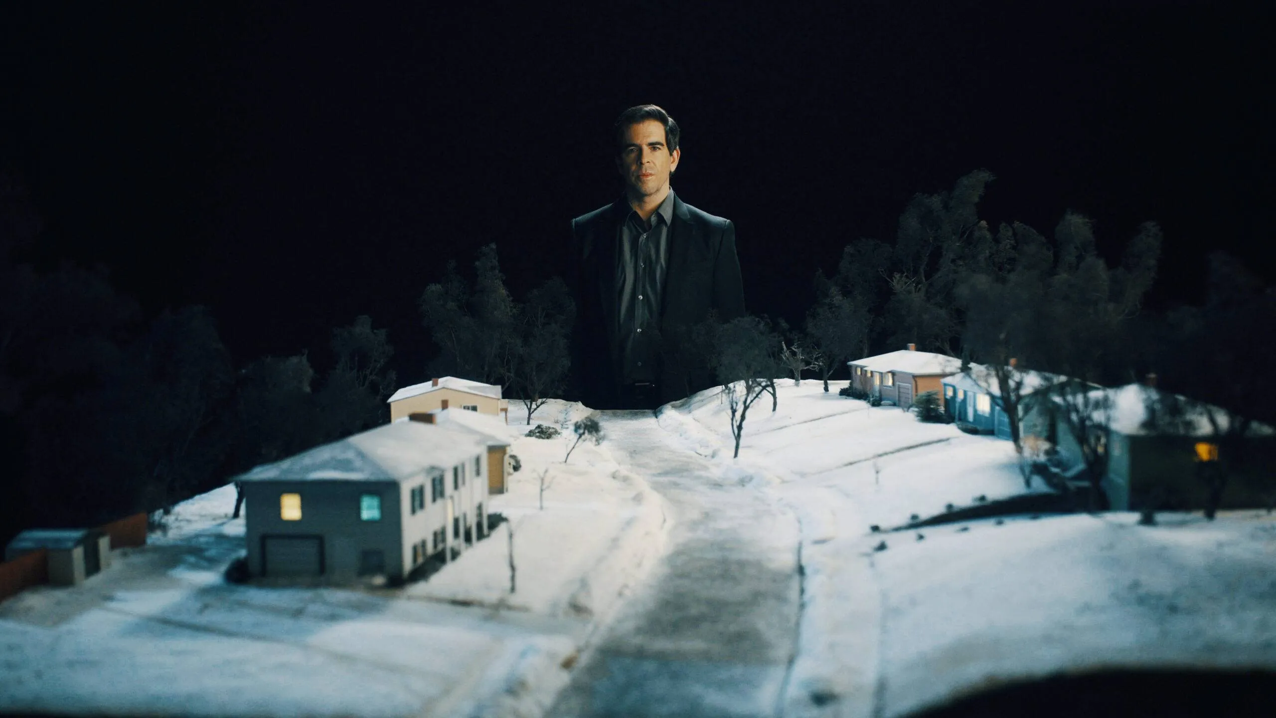 'Hostel'-maker Eli Roth komt binnenkort met de duivelse docuserie 'Let the Devil In'