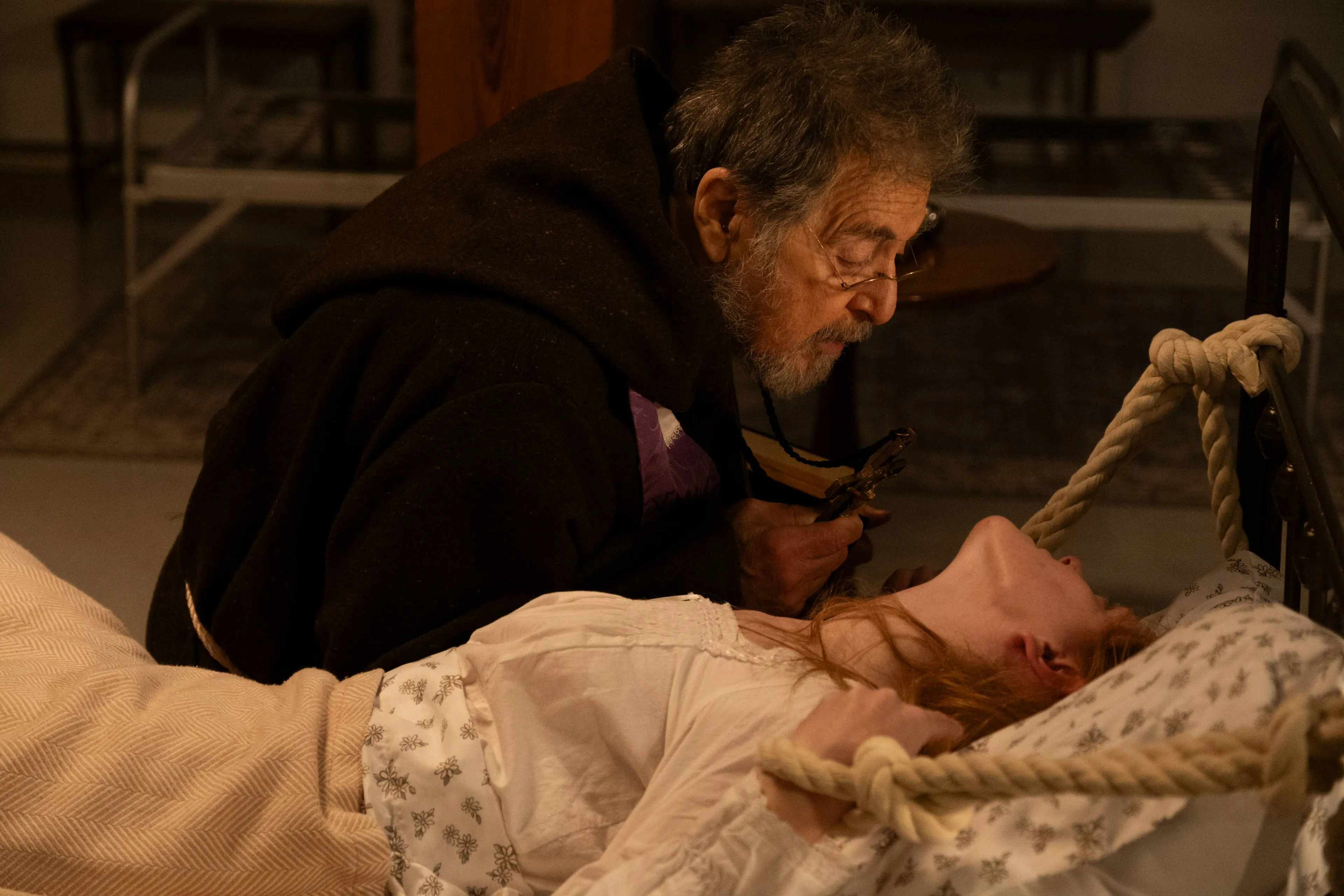 Duistere nieuwe horrorfilm met Al Pacino en Dan Stevens vanaf vandaag te zien