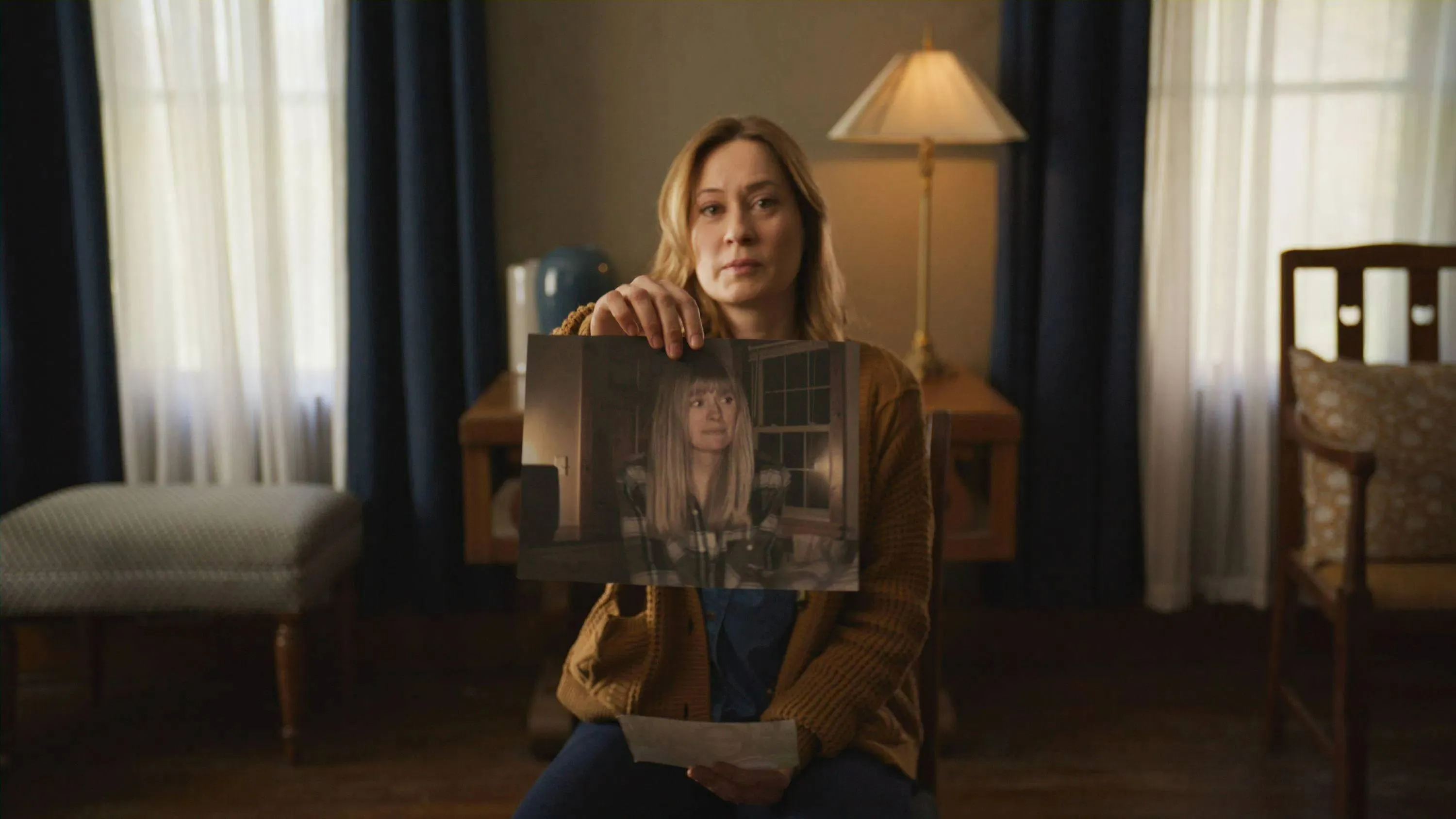 'Shelby Oaks' trailer: gruwelijke horrorfilm over een demonisch mysterie binnenkort te zien