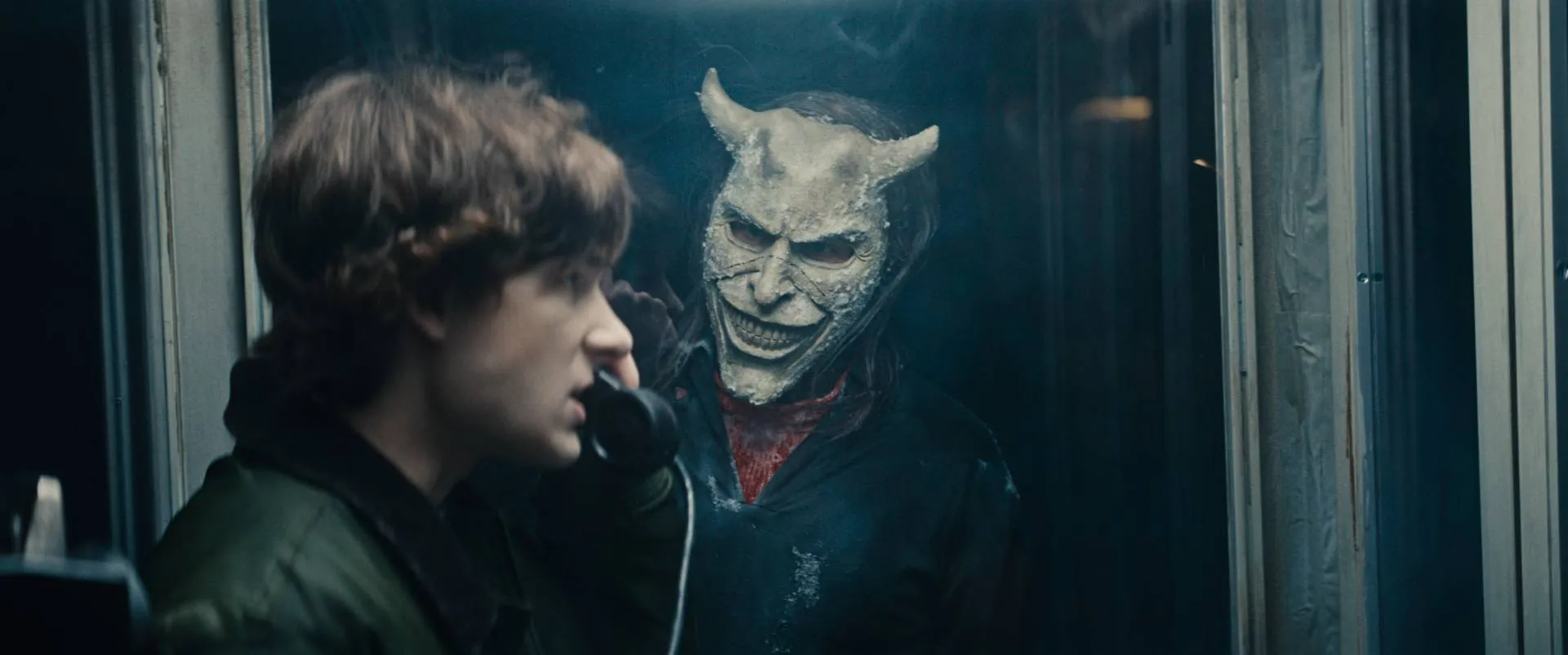 Ethan Hawke is terug als The Grabber in de officiële trailer van 'Black Phone 2'