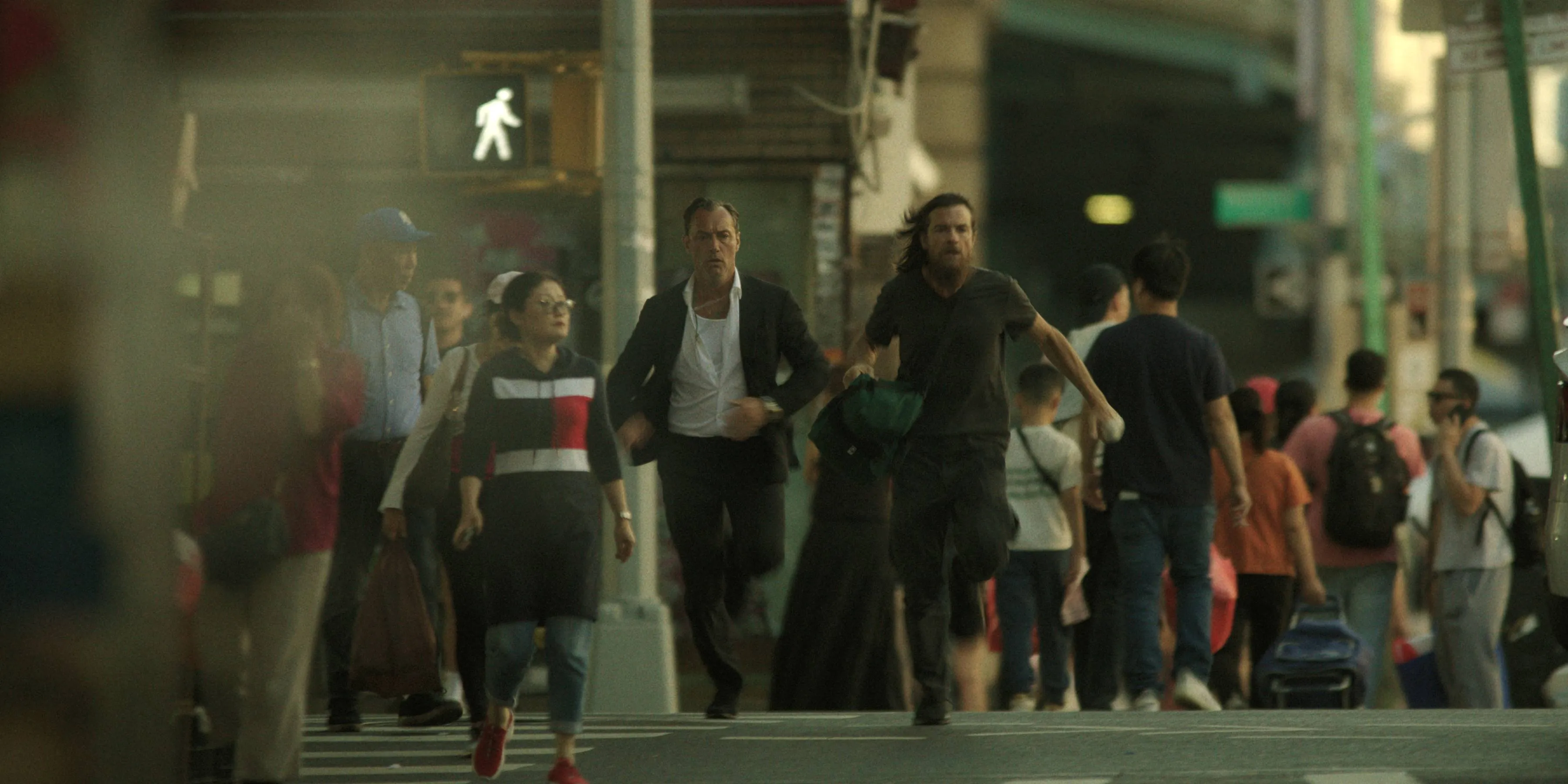 Netflix deelt blik achter de schermen van duistere nieuwe thrillerserie 'Black Rabbit'