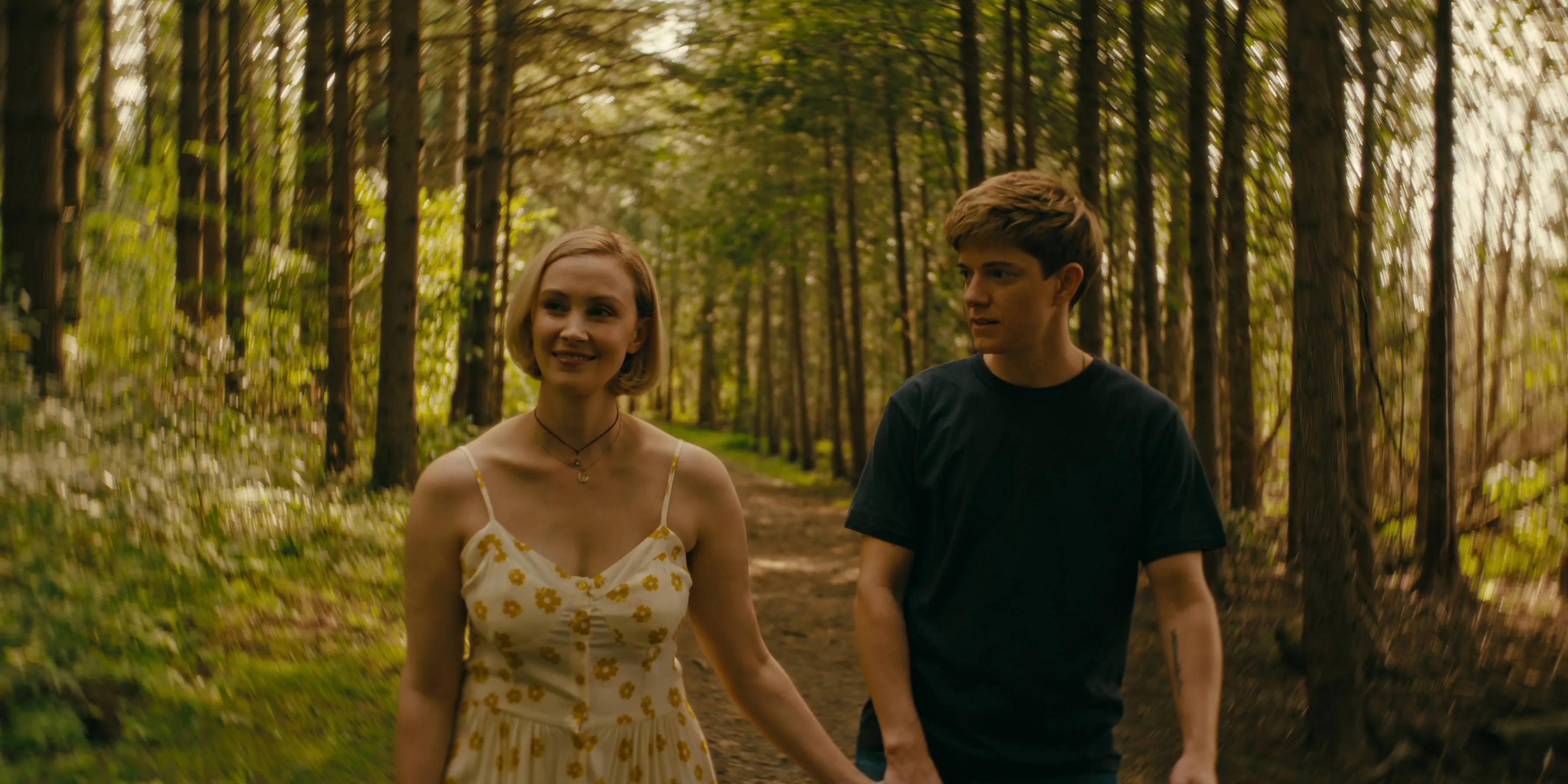 Netflix-kijkers storen zich aan LHBTI-representatie in nieuwe serie: "Woke-gedoe wordt erger!"