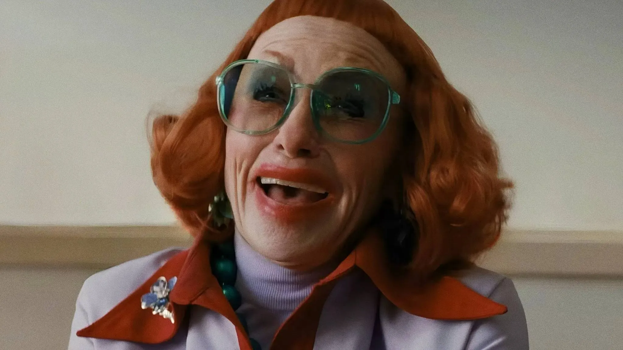 Zach Cregger bevestigt 'Weapons'-prequel rond Aunt Gladys: "Ik ben behoorlijk enthousiast!"