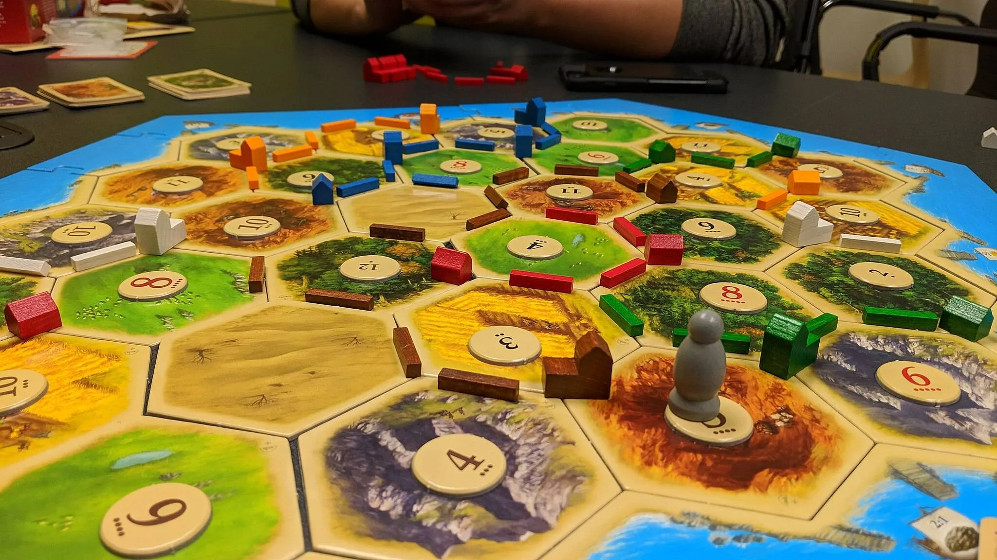 2048px-A_game_of_Settlers_of_Catan