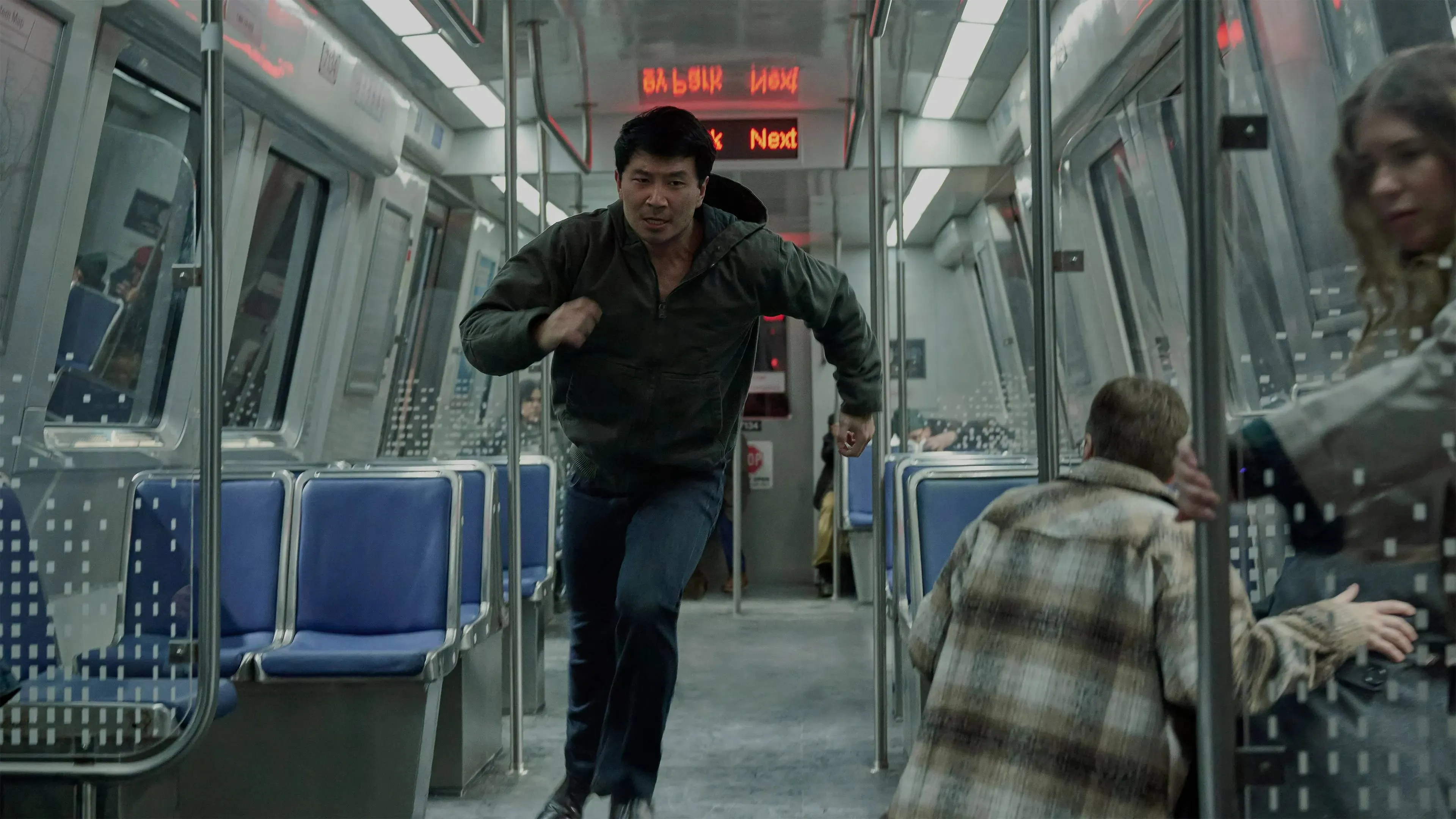 Marvel-acteur Simu Liu schittert in de trailer van nieuwe thrillerserie 'The Copenhagen Test'