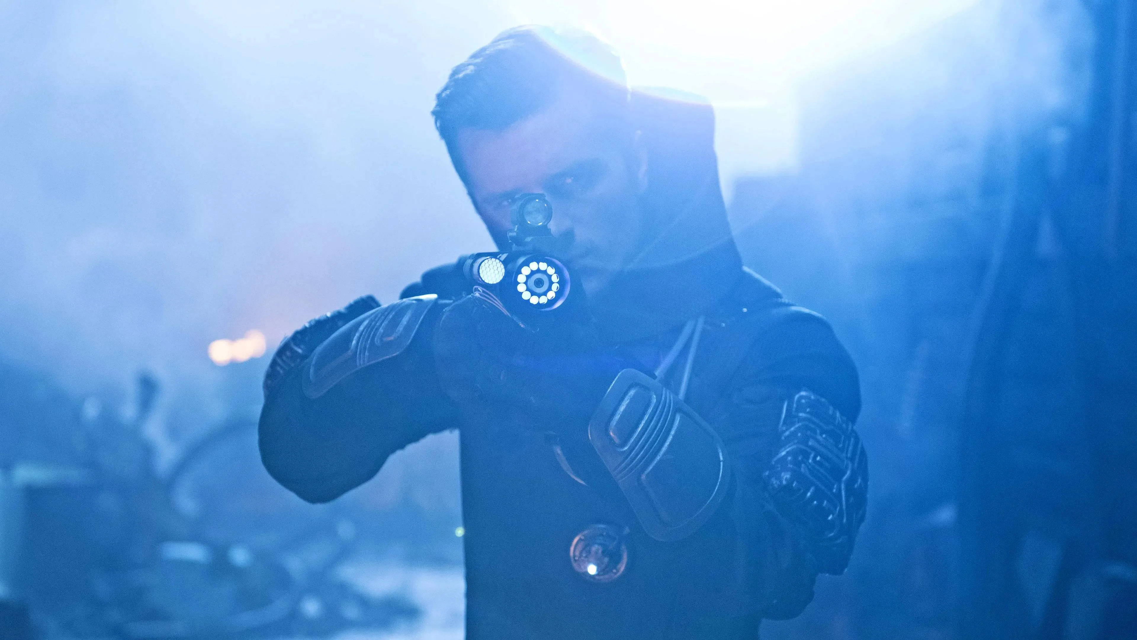 Absurde sci-fi-serie met Josh Hutcherson komt naar Netflix: "een feest om te kijken!"