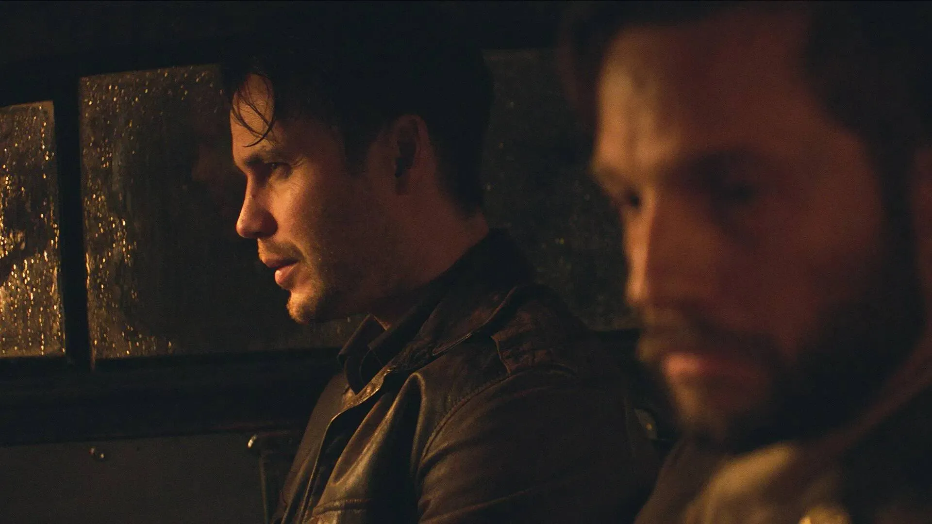 Taylor Kitsch blaast kijkers omver met deze zéér indrukwekkende Netflix-serie: "meeslepend!"