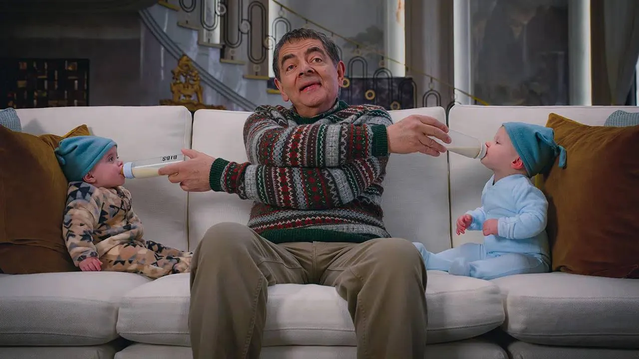 Netflix deelt eerste beelden van 'Man vs. Baby' met 'Mr. Bean'-acteur Rowan Atkinson