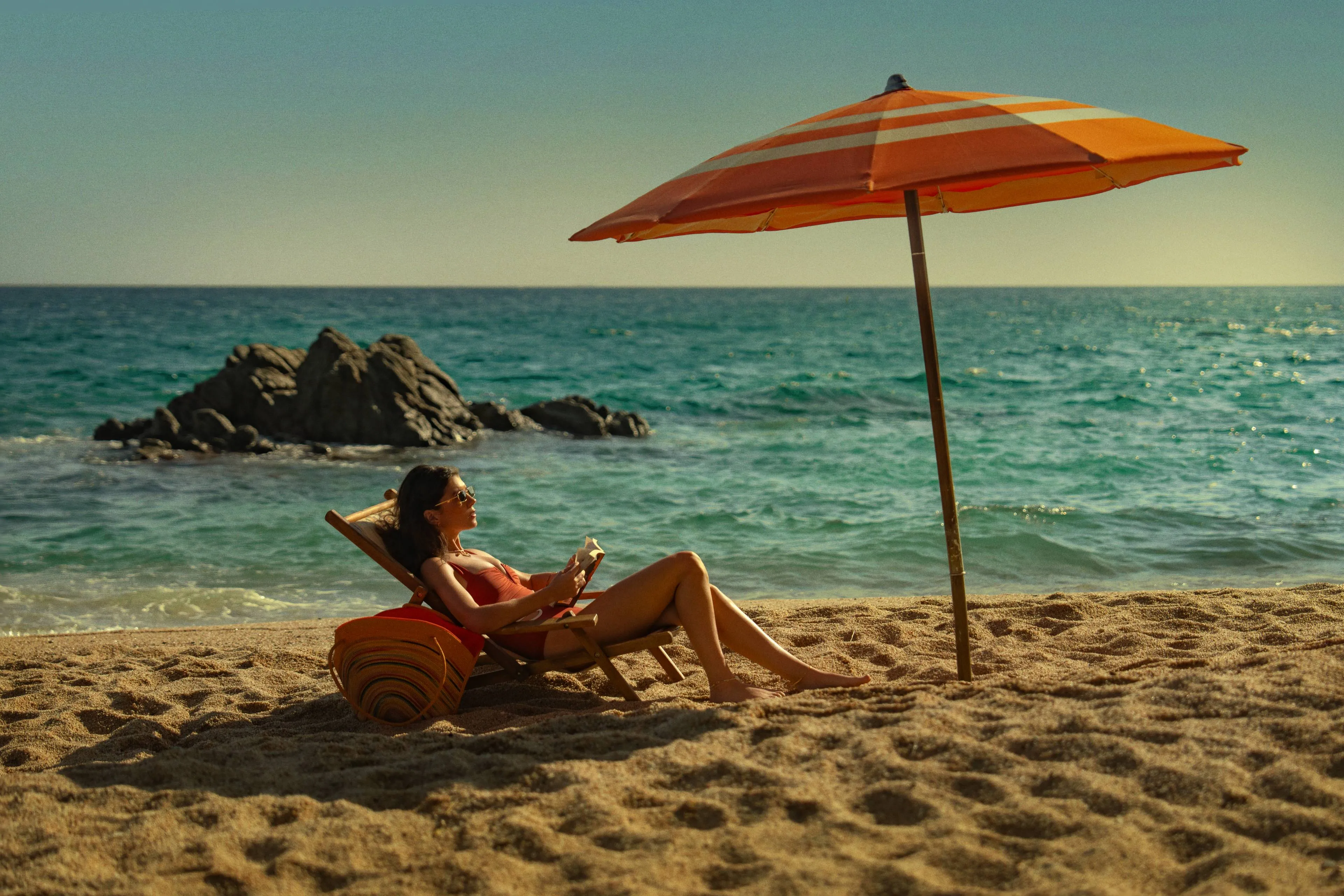 Netflix deelt eerste teaser voor verfilming van 'People We Meet on Vacation'