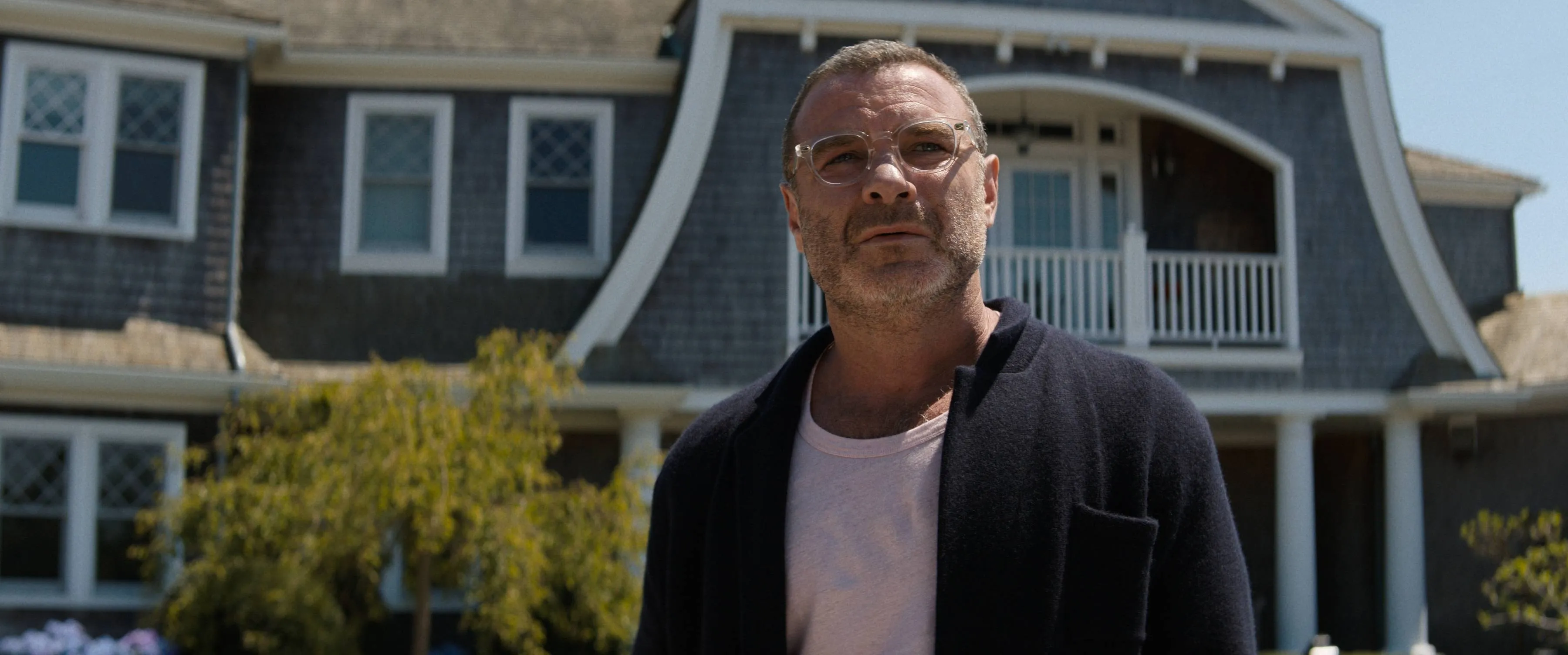 Nieuwe Netflix-serie met Liev Schreiber nu al verzekerd van een tweede seizoen