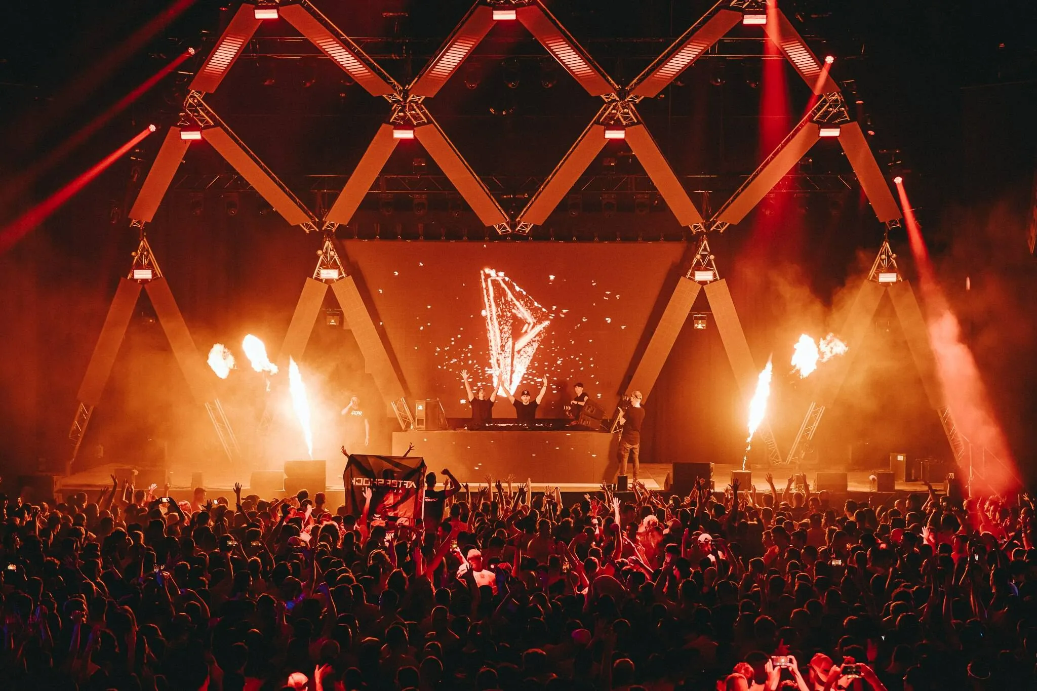 Exclusief: 'The Occupant'-regisseur werkt aan Nederlandse horrorfilm over de hardstyle-scene