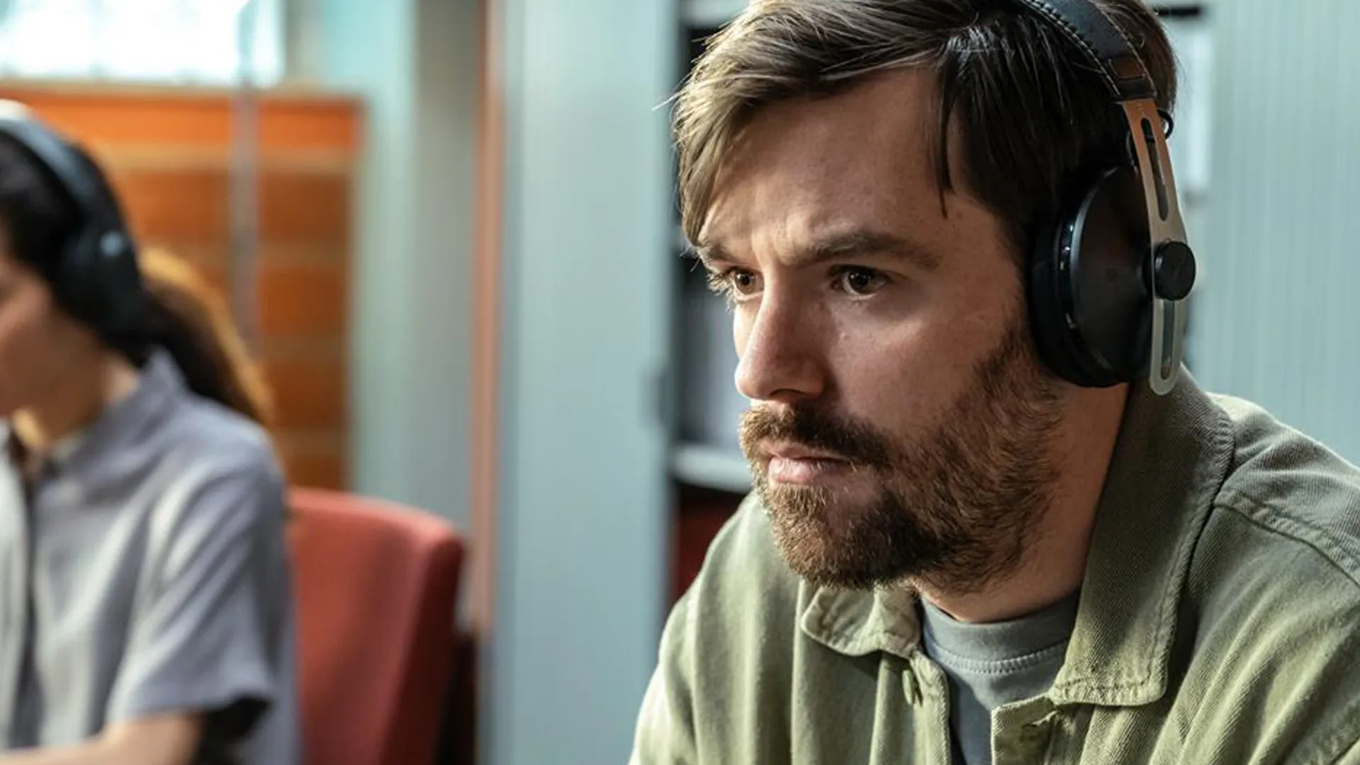 Netflix onthult eerste beelden van nieuwe Nederlandse misdaadserie 'Blind Sherlock'